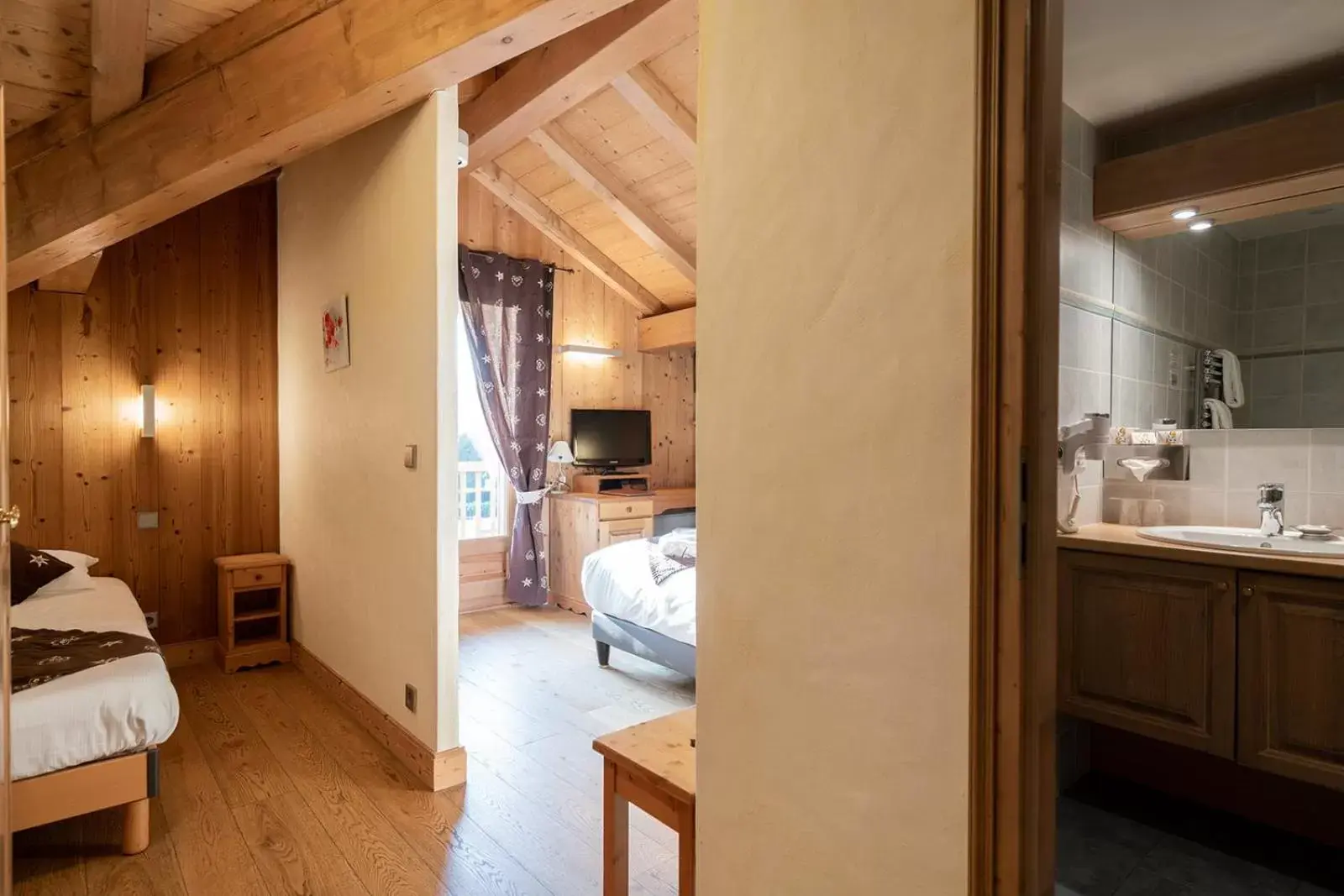 Bedroom, Bathroom in La Ferme Du Lac