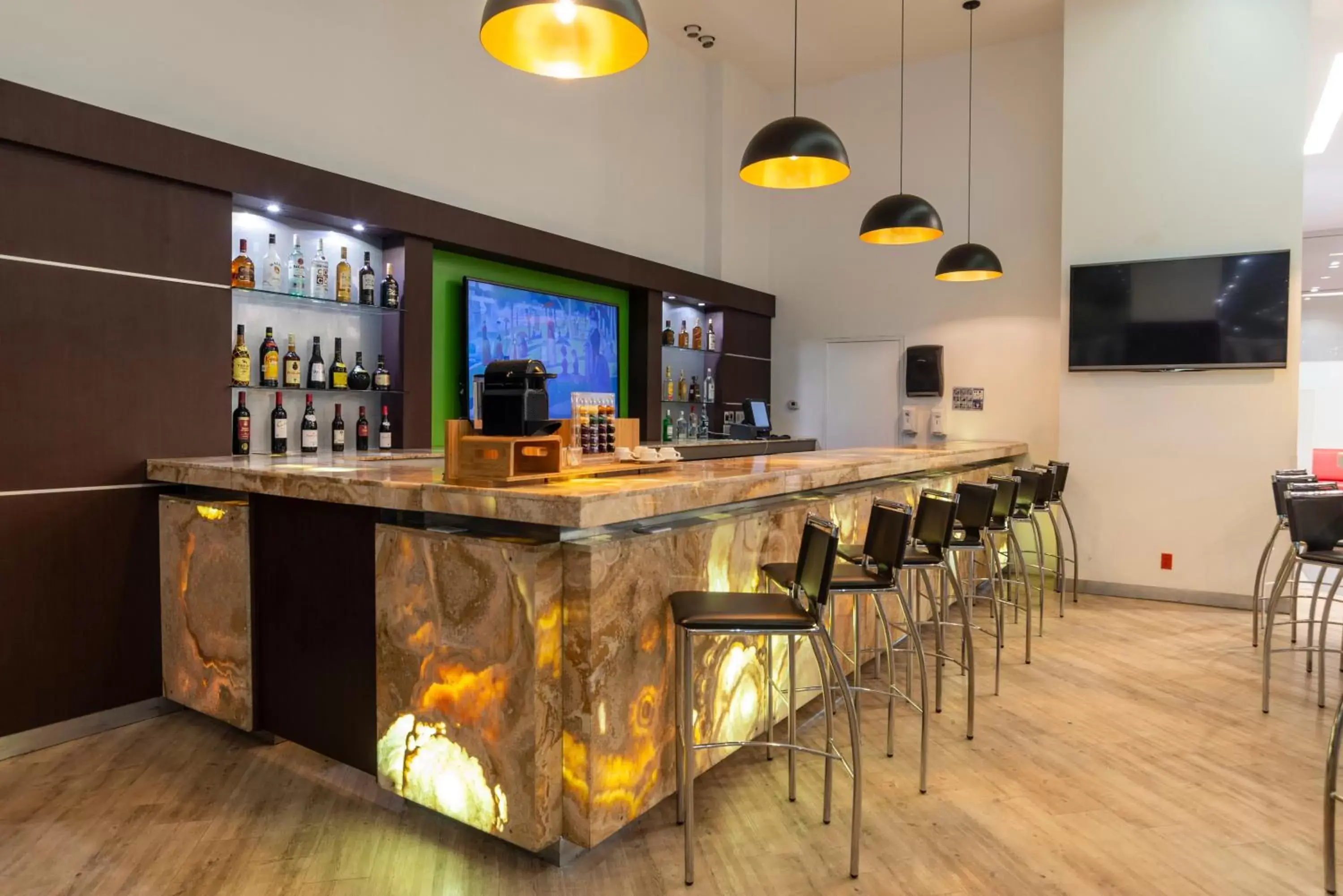 Lounge or bar in Holiday Inn Mexico City-Plaza Universidad by IHG Lounge or bar in Holiday Inn Mexico City-Plaza Universidad by IHG