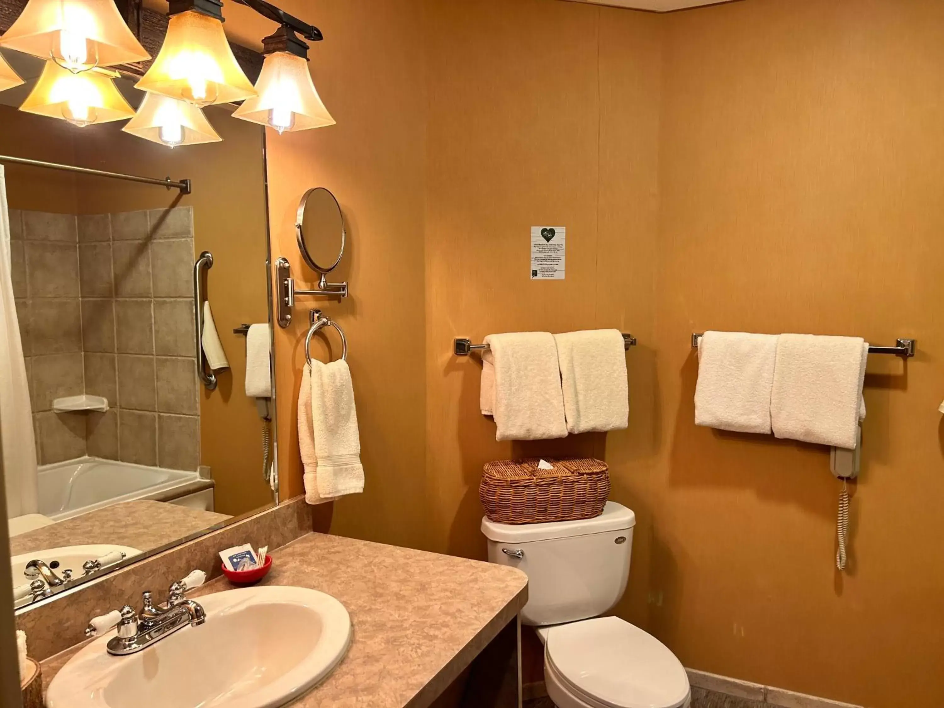 Bathroom in The Common Man Inn, Spa & Lodge