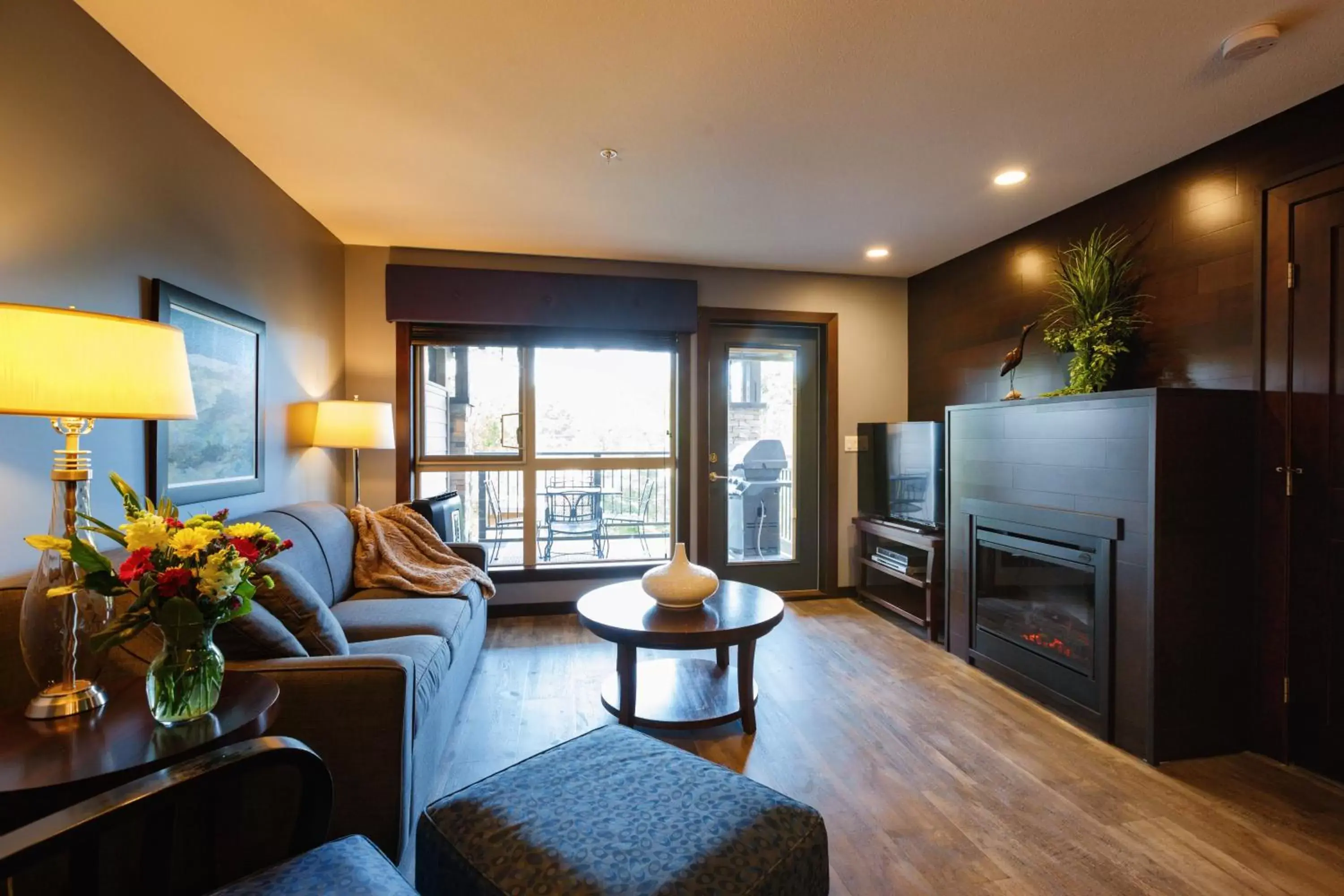 Living room, Seating Area in Sunrise Ridge Waterfront Resort