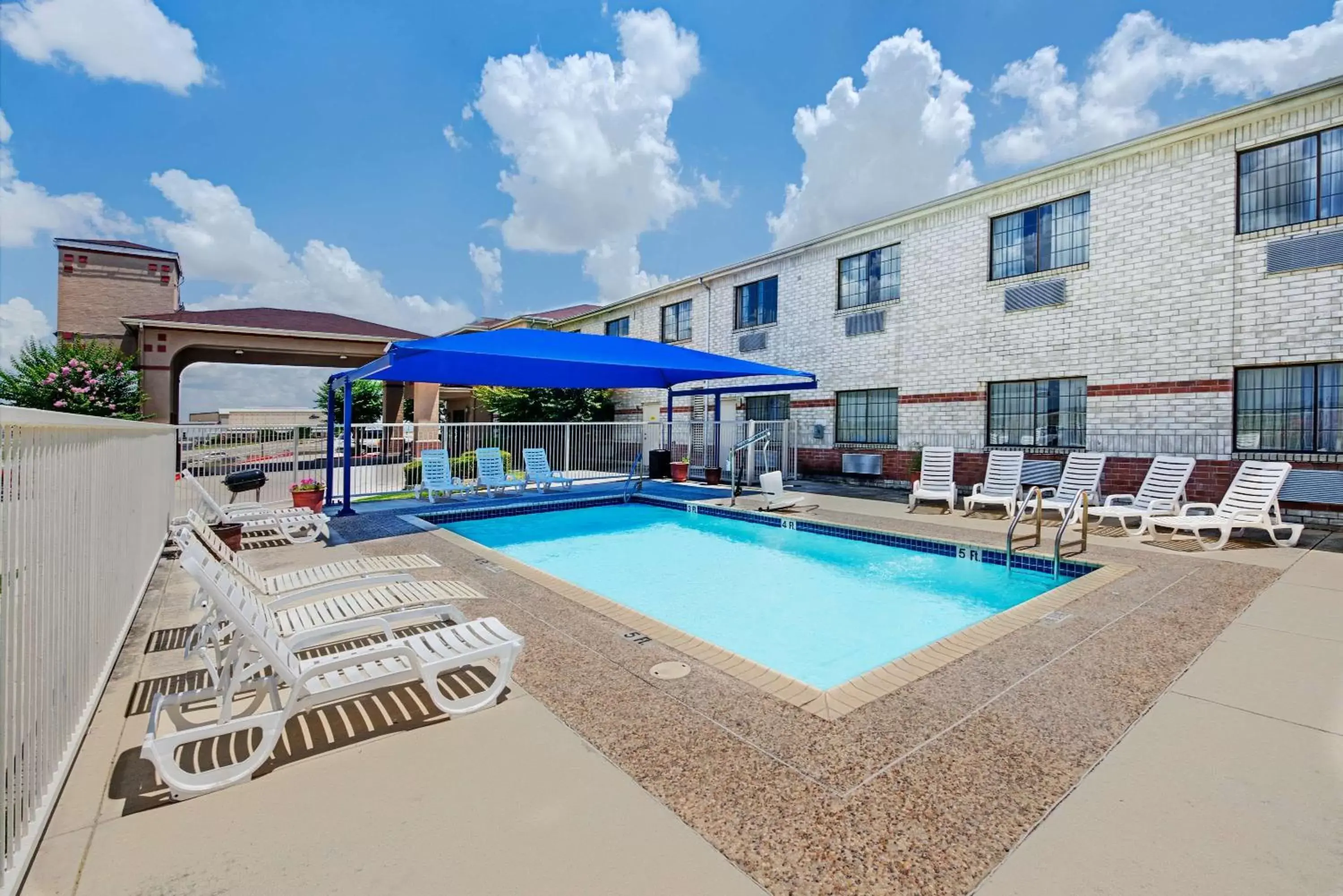 Pool view in SureStay Plus Hotel By Best Western San Antonio North 281 N
