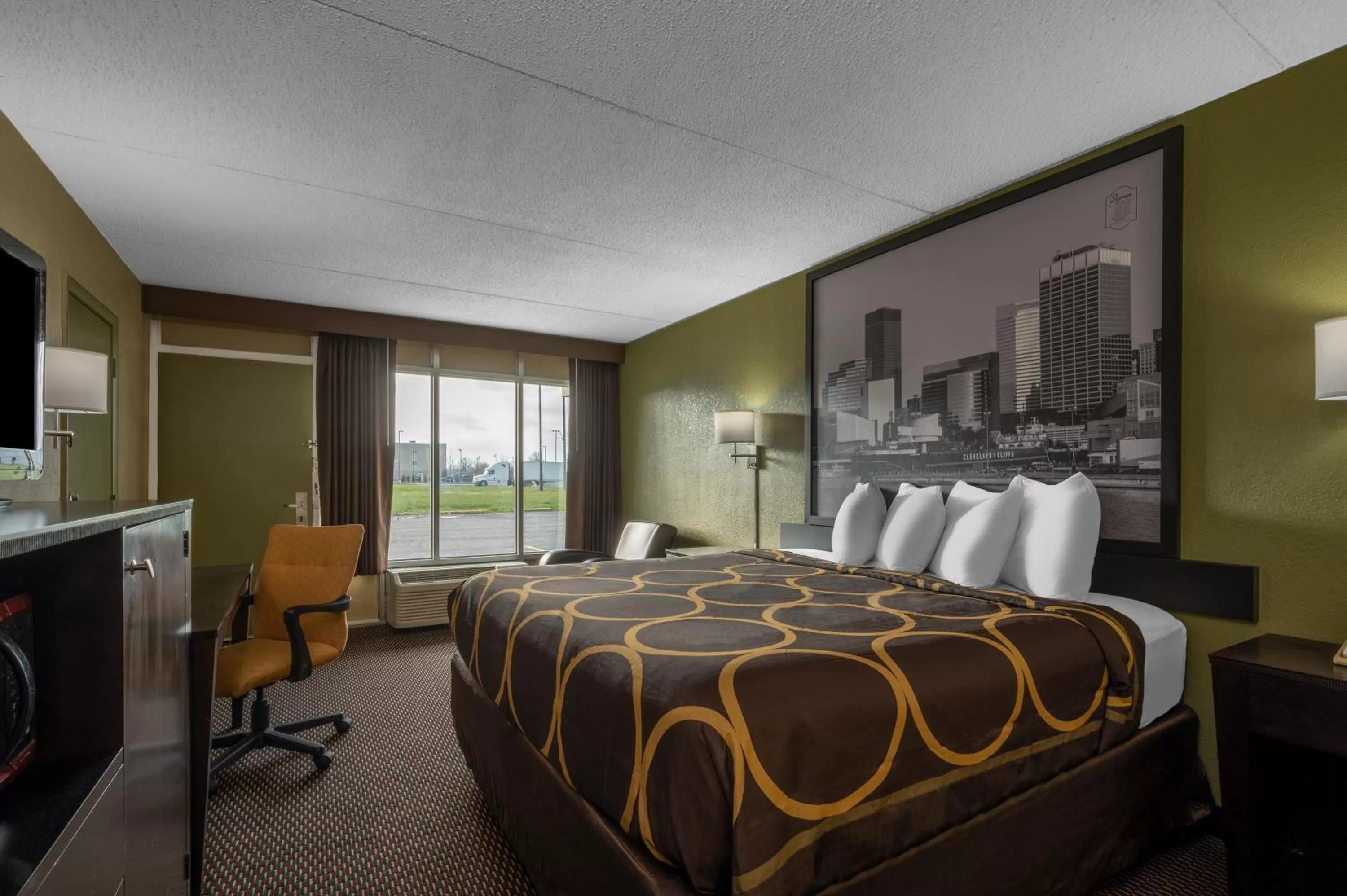 Photo of the whole room, Bed in Super 8 by Wyndham Perrysburg-Toledo