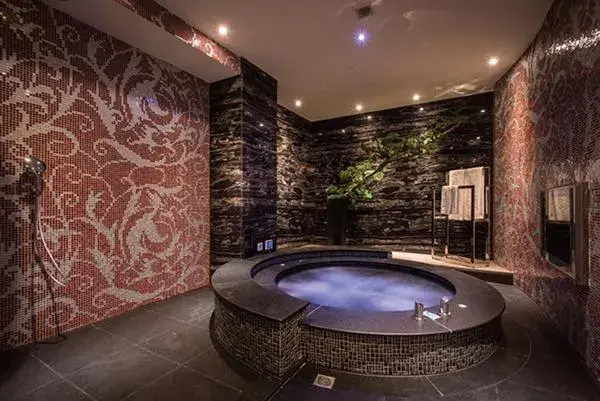Bathroom, Spa/Wellness in Forbidden City Motel