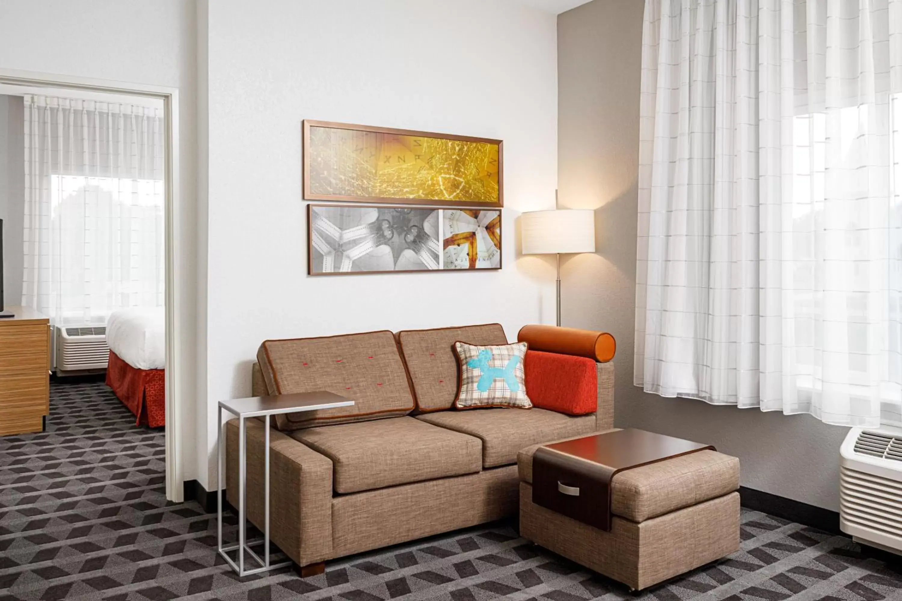 Living room, Seating Area in TownePlace Suites by Marriott Ironton