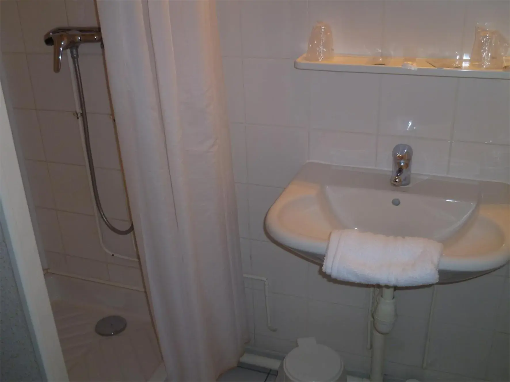 Standard Double Room with Shared Toilet - single occupancy in Hôtel Beauséjour