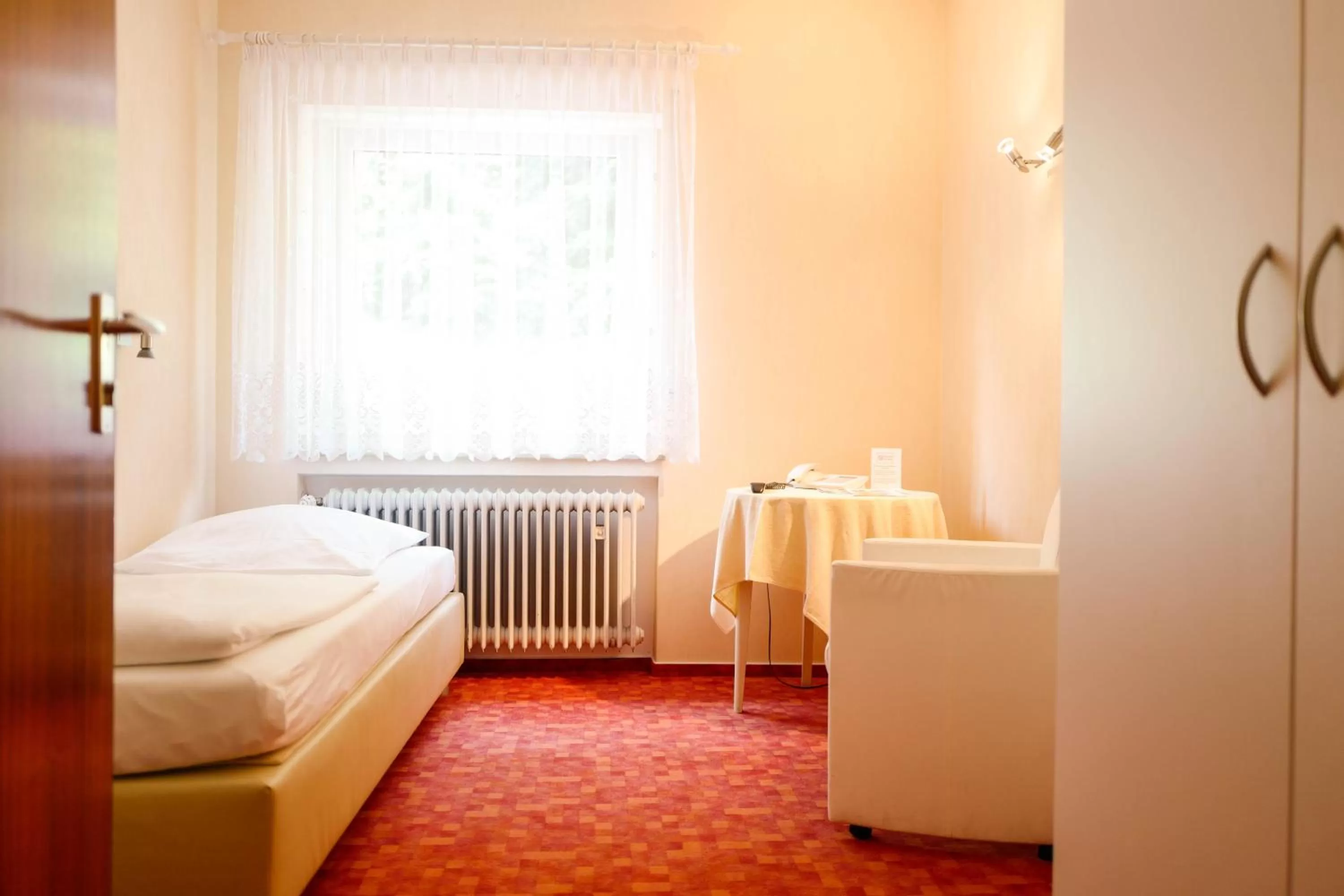 Single Room with Shared Shower and Toilet - single occupancy in Hotel Restaurant Sennerbad