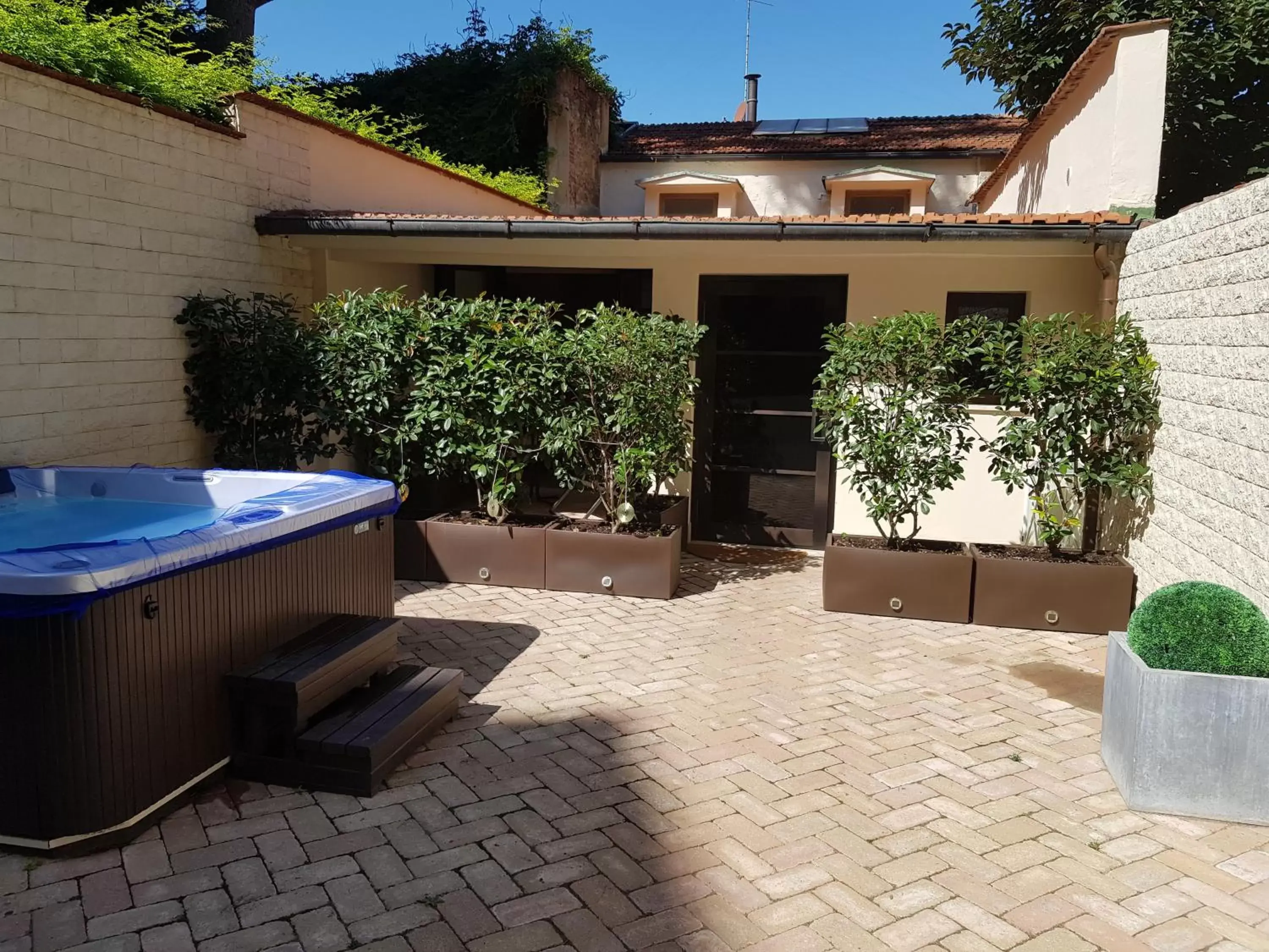 Property building, Swimming Pool in Hotel Orcagna