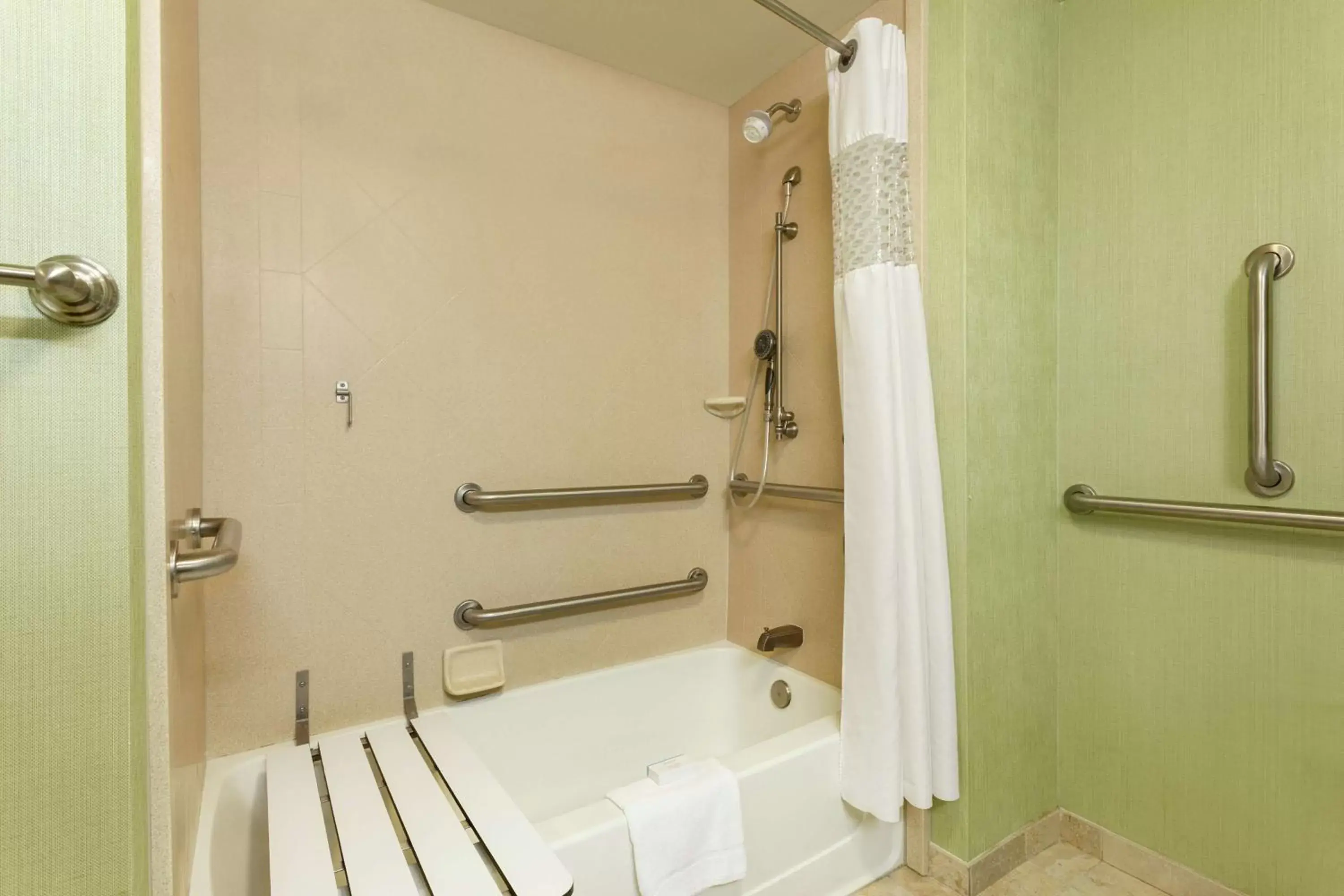 Bathroom in Hampton Inn & Suites Prattville