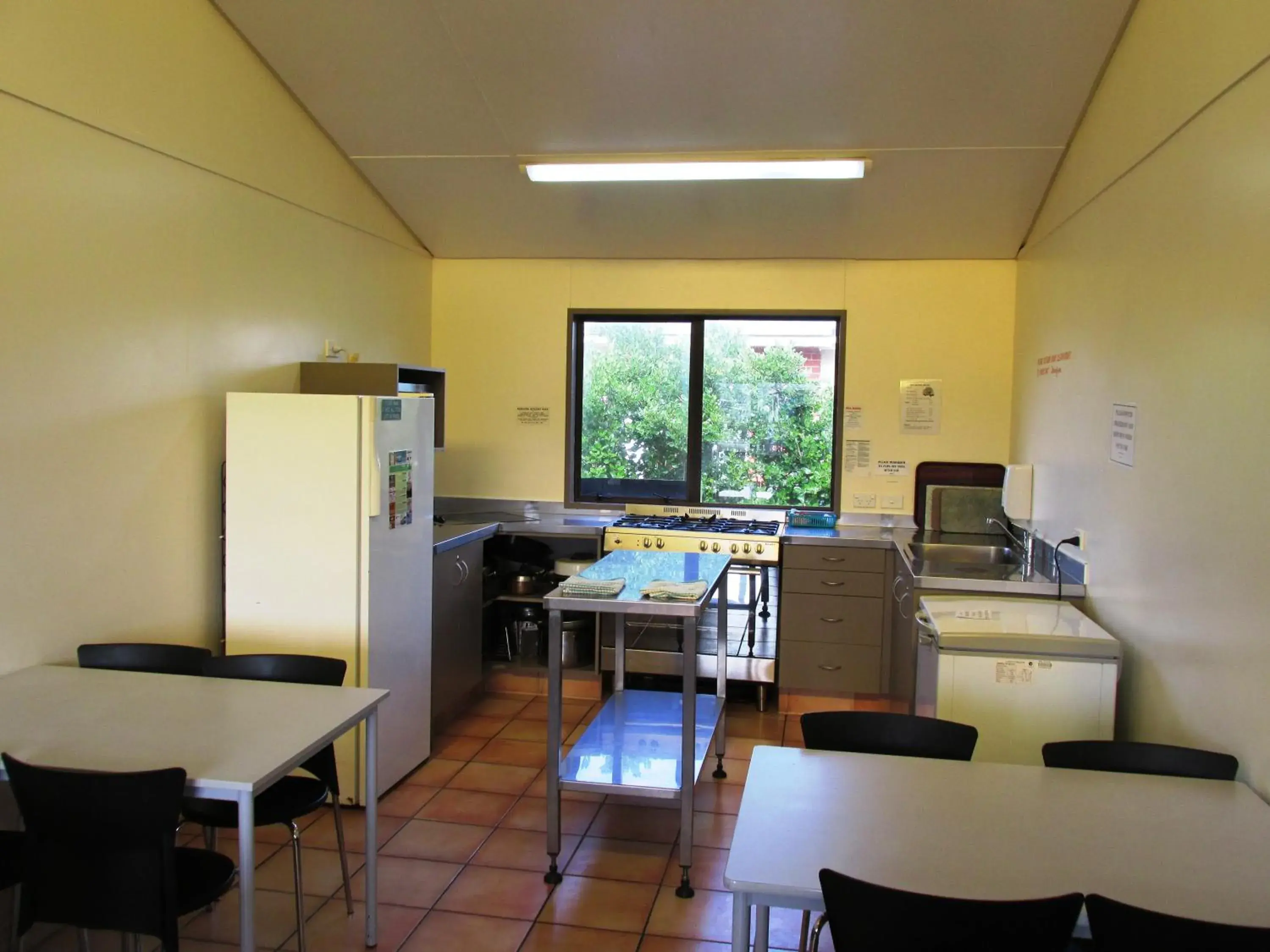 Kitchen or kitchenette in Dunedin Holiday Park