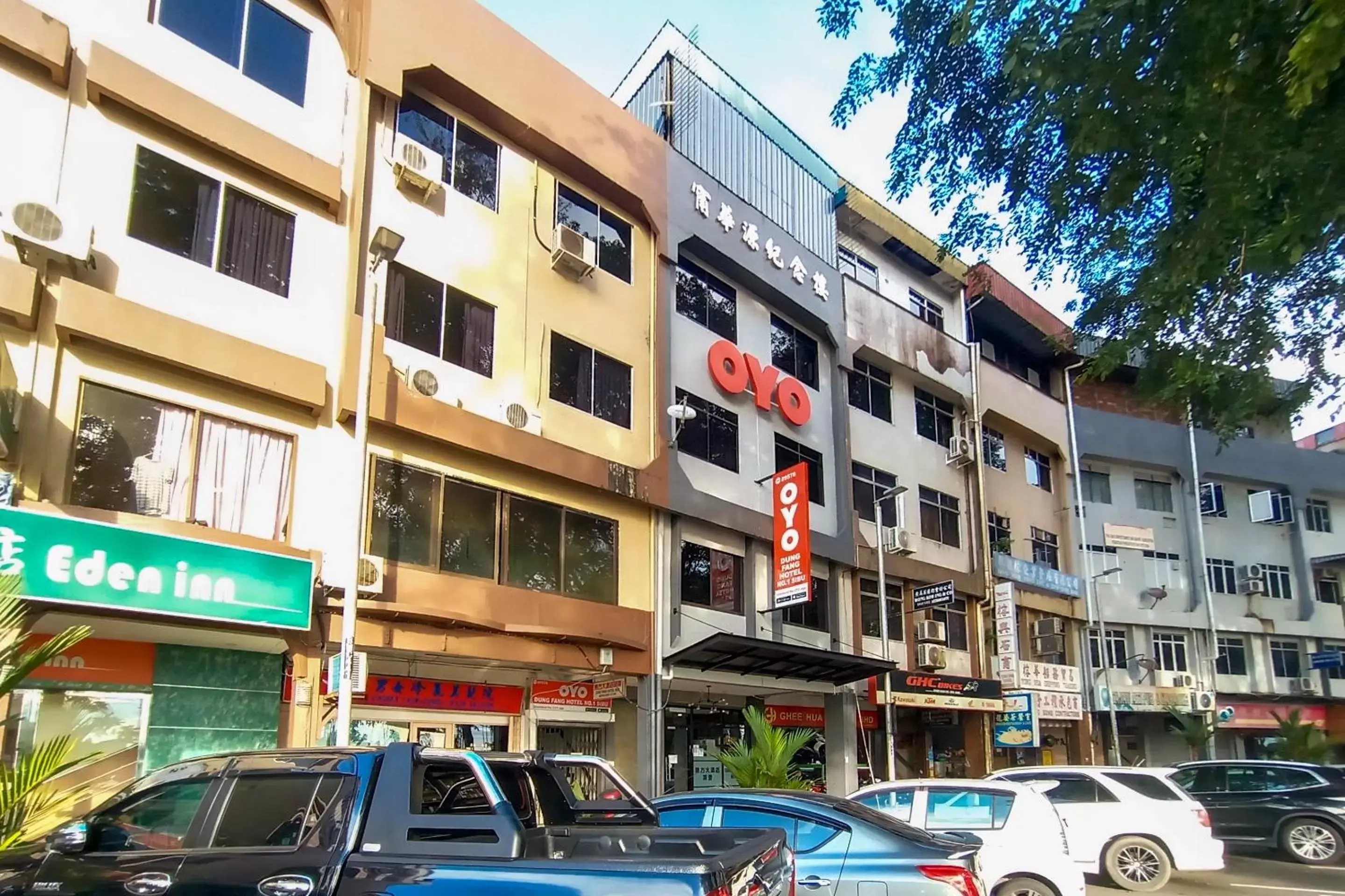 Facade/entrance in OYO 89578 Dung Fang Hotel No.1 Sibu