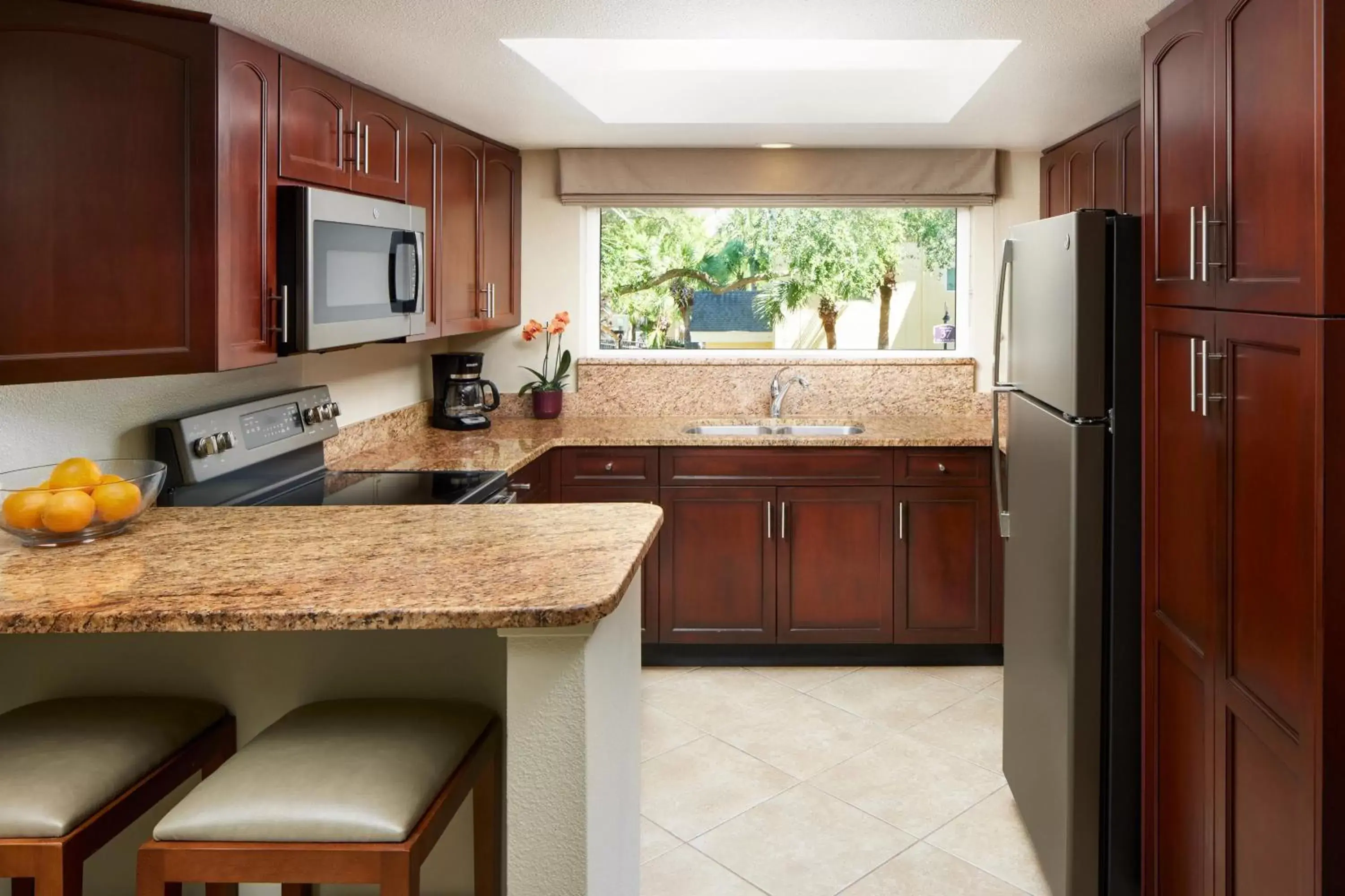 Bedroom, Kitchen/Kitchenette in Sheraton Vistana Resort Villas, Lake Buena Vista Orlando