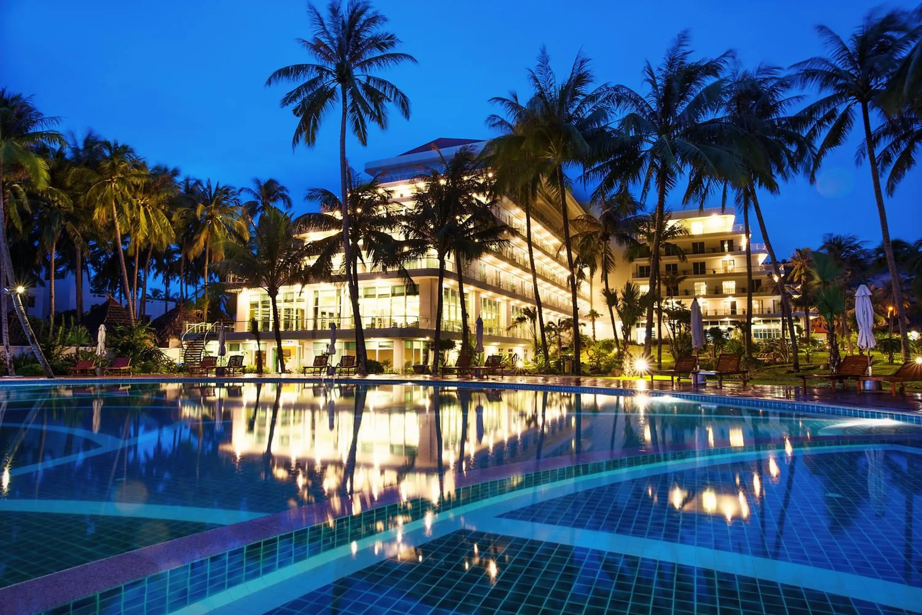 Property building, Swimming Pool in Muong Thanh Holiday Mui Ne Hotel