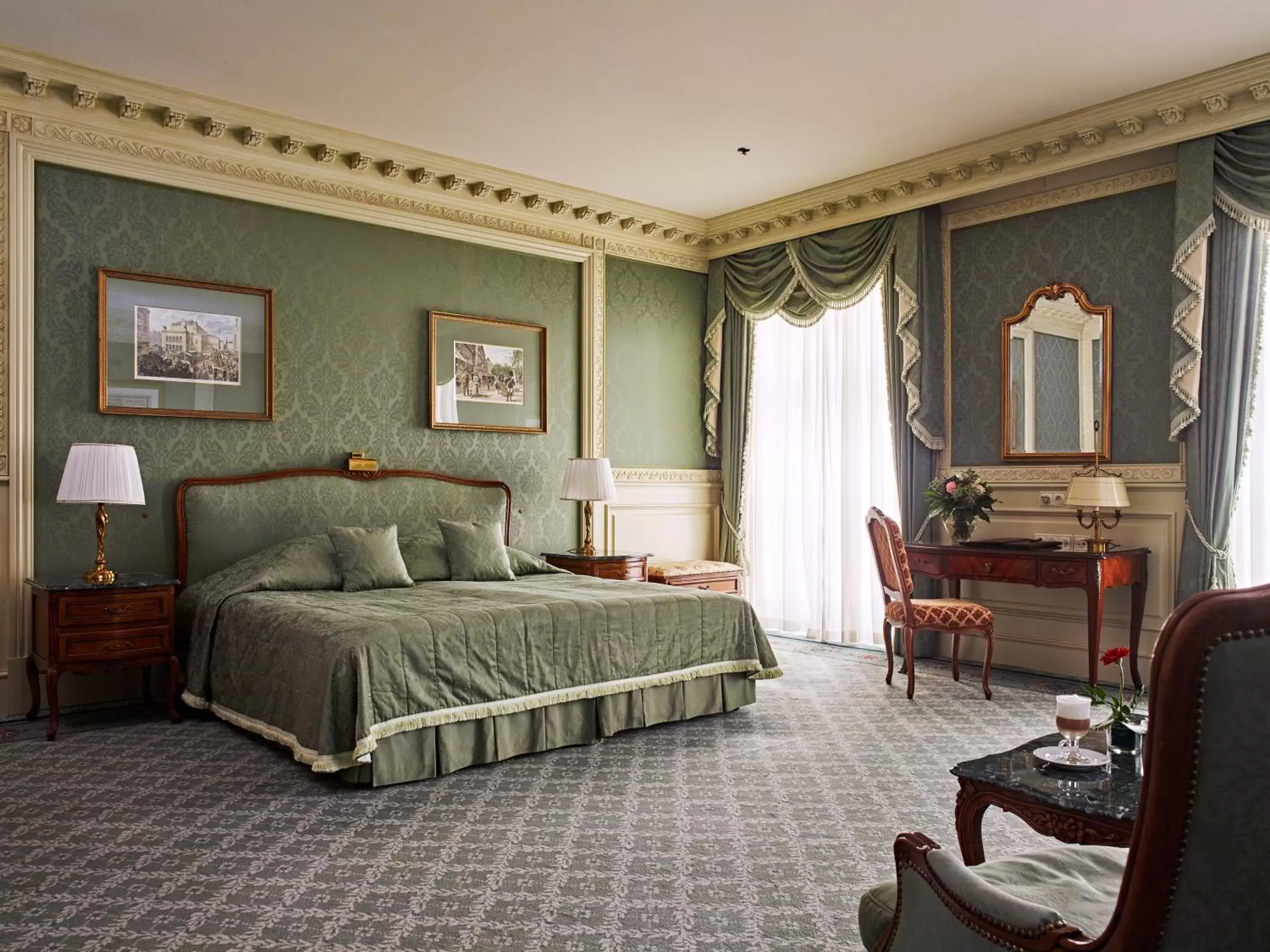 Photo of the whole room, Bed in Grand Hotel Wien