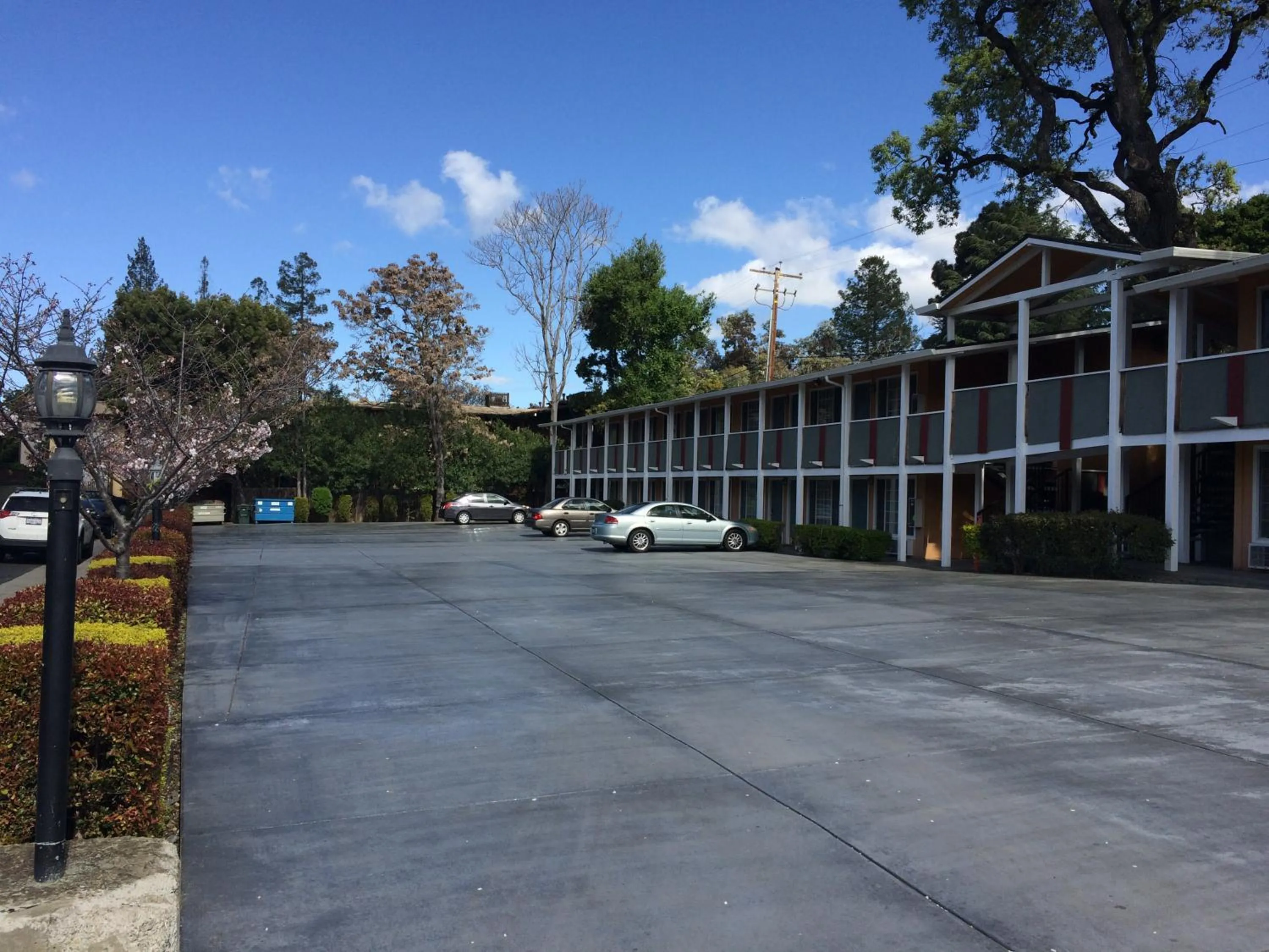 Property building in Oak Motel