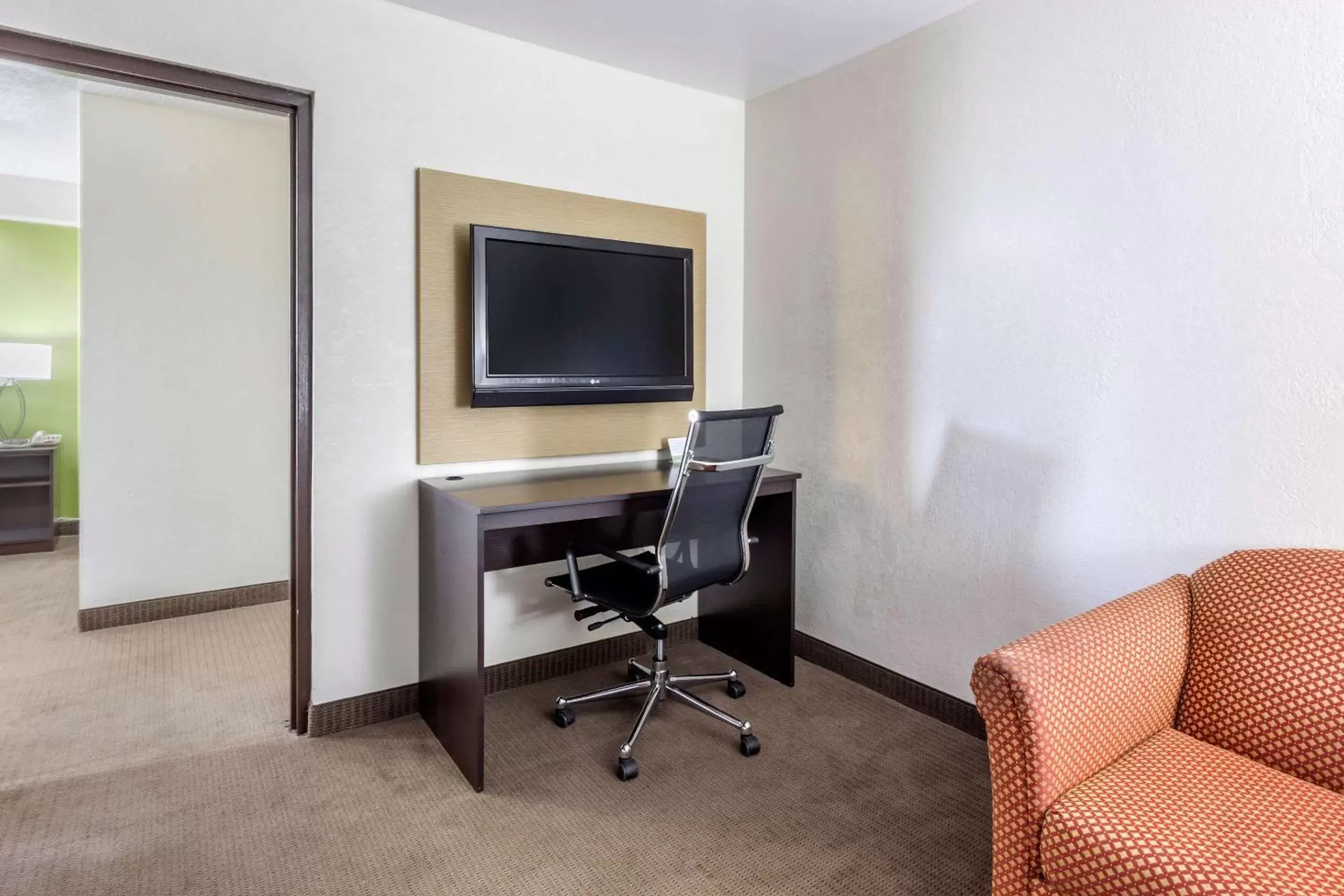 Photo of the whole room, TV/Entertainment Center in Sleep Inn near Busch Gardens - USF