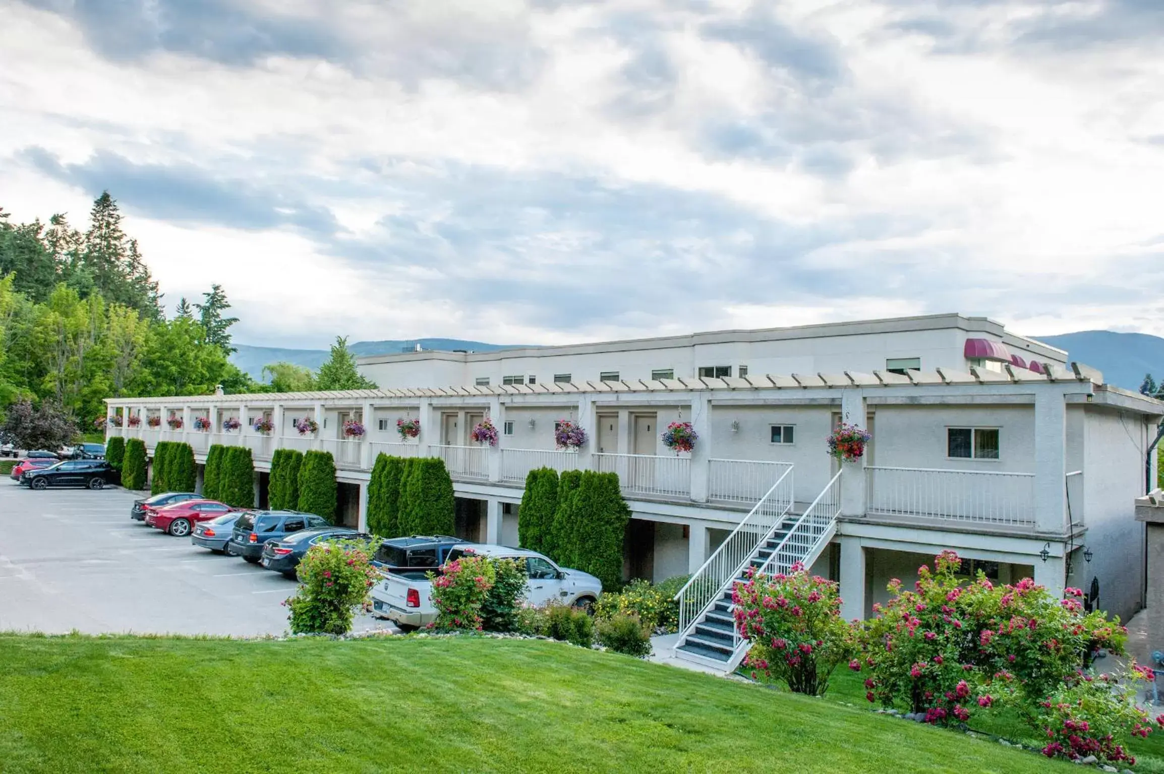 Facade/entrance, Property Building in Hilltop Inn - Salmon Arm