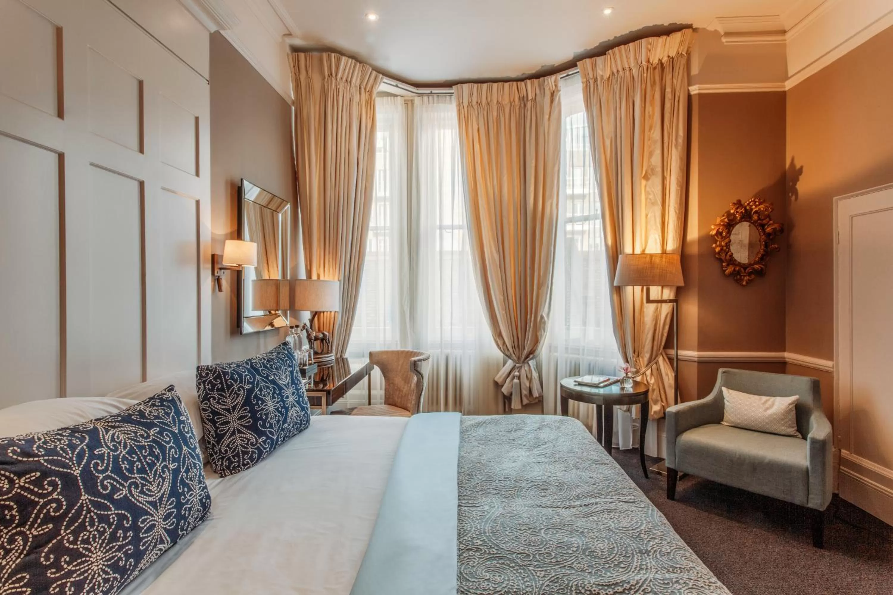 Photo of the whole room, Bed in 11 Cadogan Gardens and The Apartments by Iconic Luxury Hotels