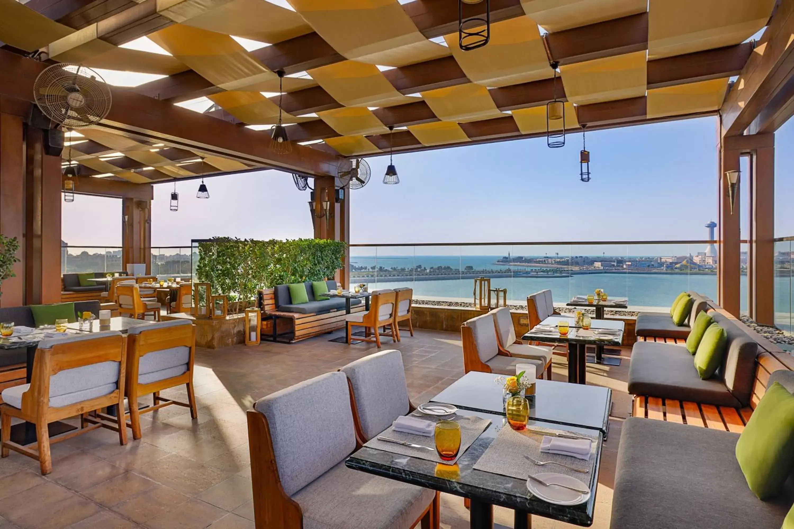 Lounge or bar, Restaurant/Places to Eat in The St. Regis Abu Dhabi