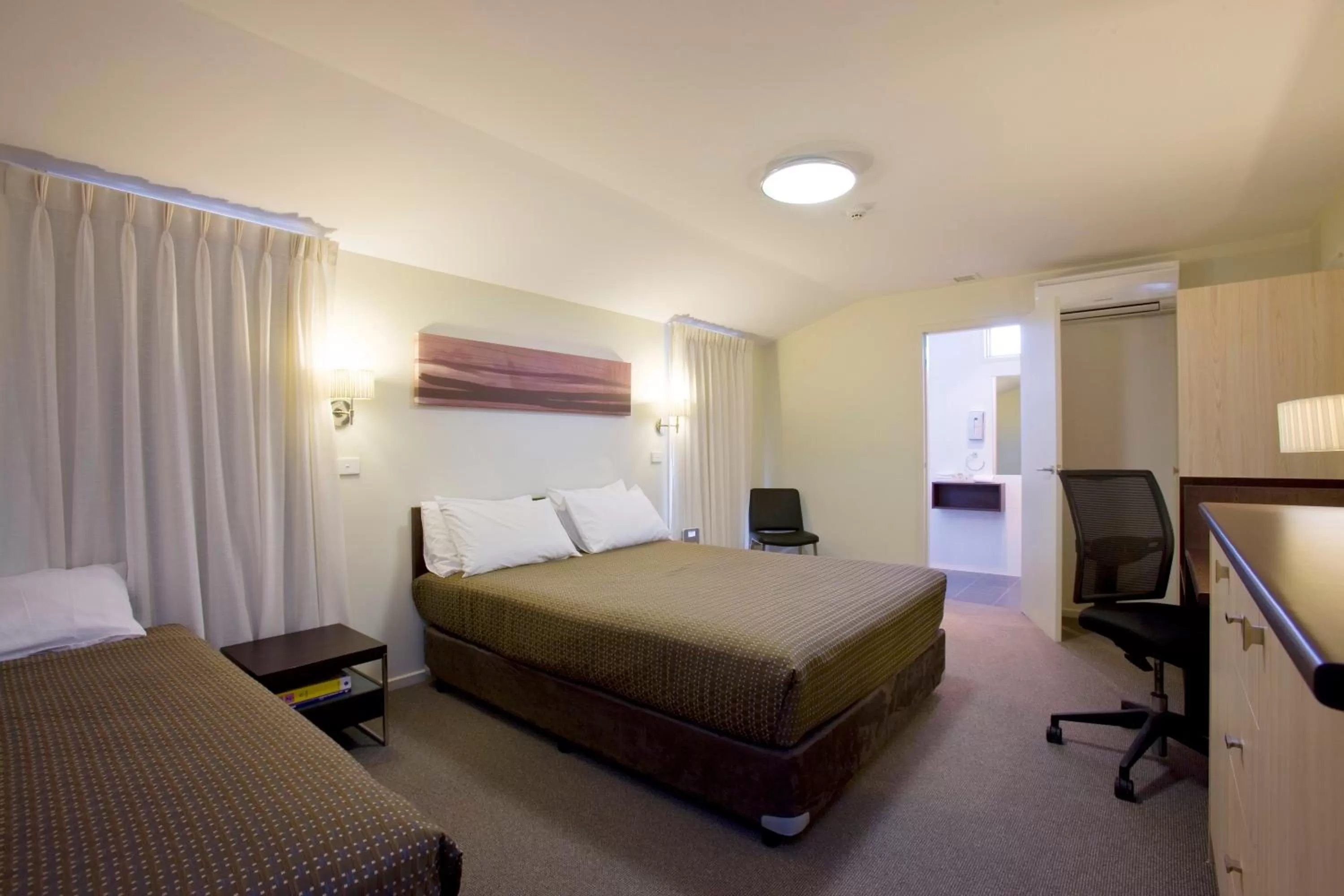 Photo of the whole room, Bed in ibis Styles Canberra Tall Trees