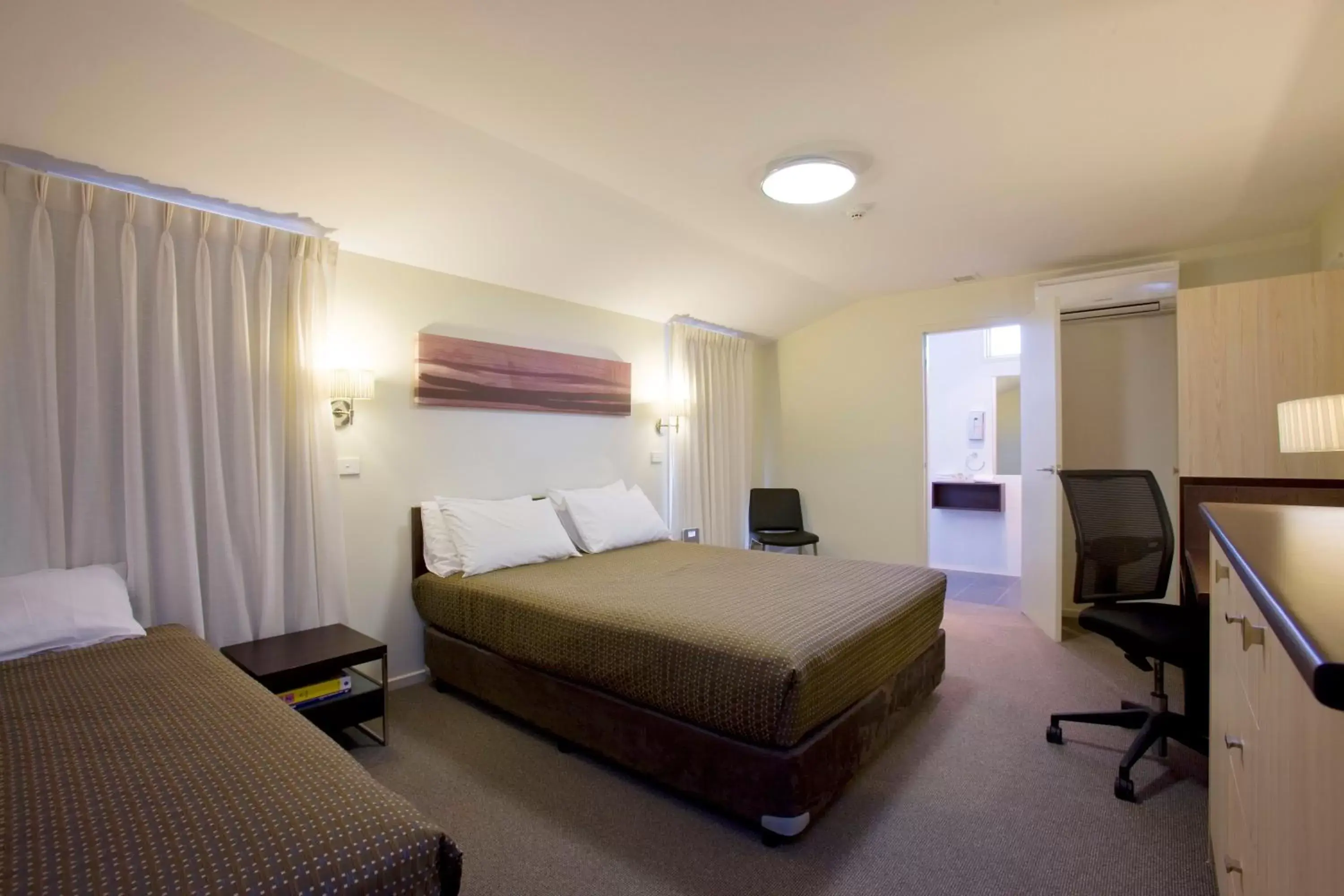 Photo of the whole room, Bed in ibis Styles Canberra Tall Trees Hotel