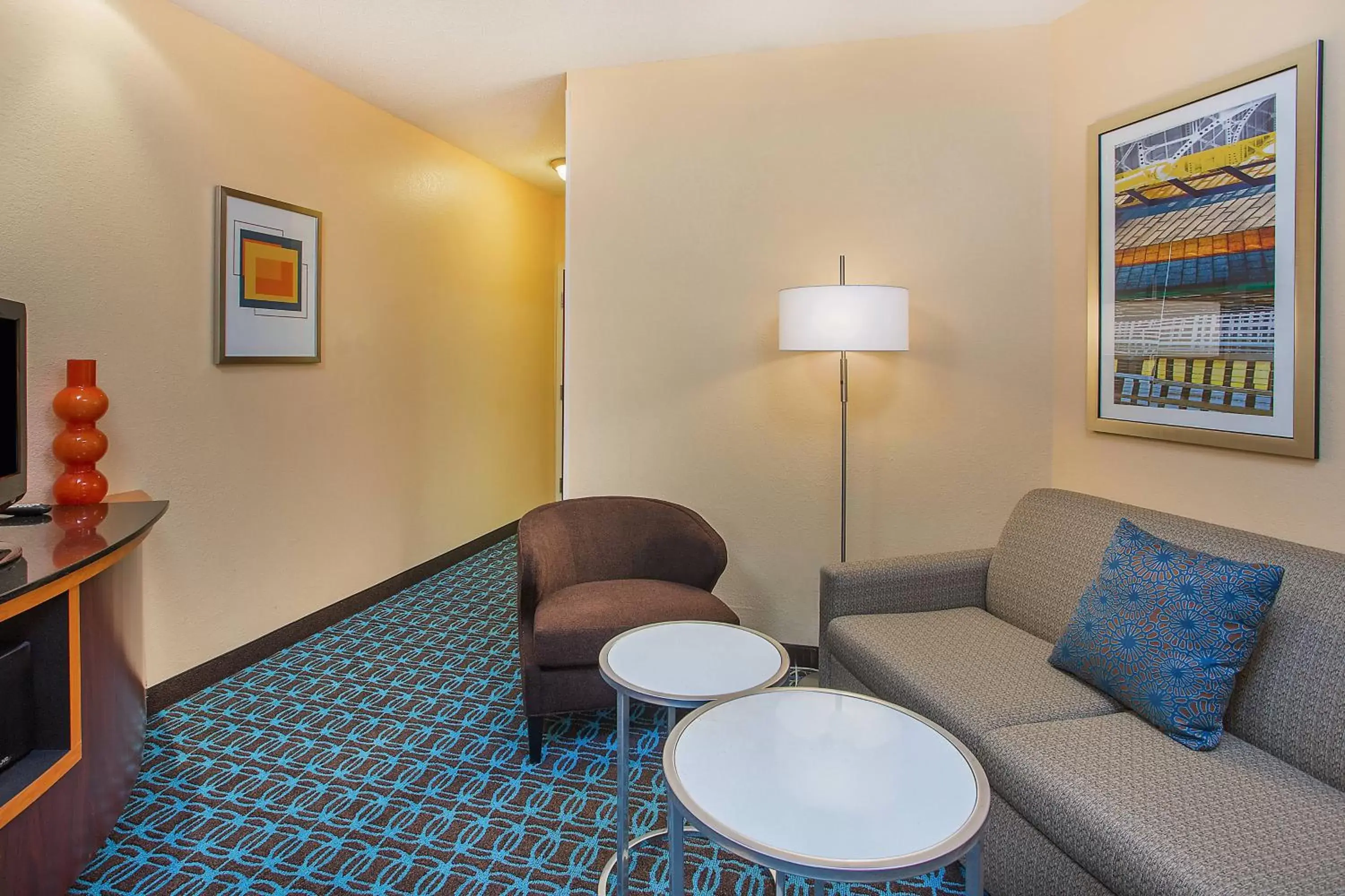 Bedroom, Seating Area in Fairfield Inn & Suites Cookeville