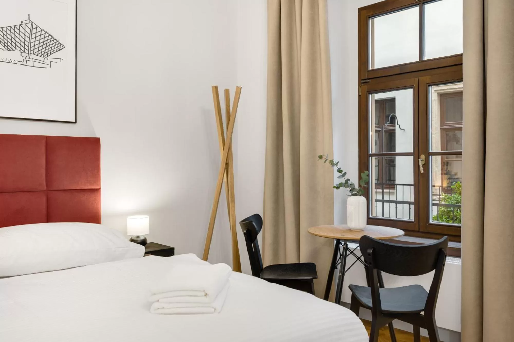 Seating area, Bed in Palace Apartments