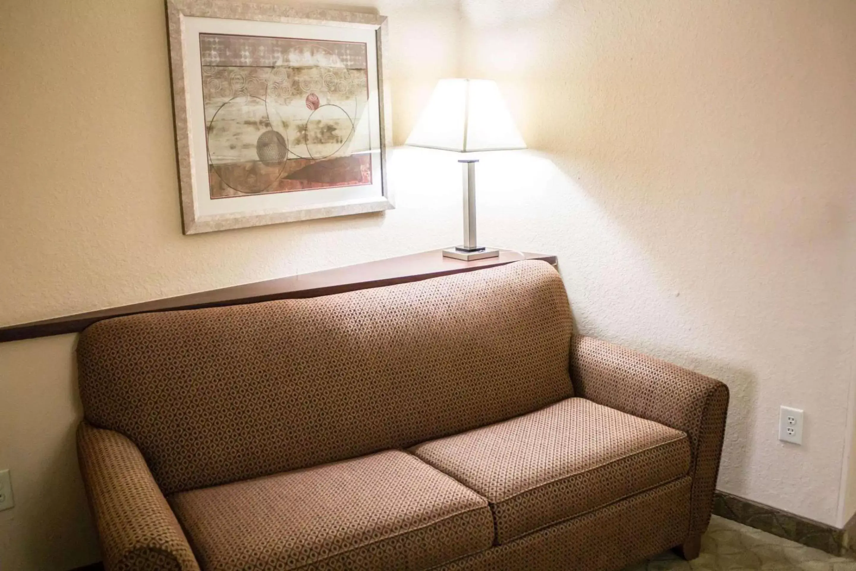Photo of the whole room, Seating Area in Comfort Suites Brunswick