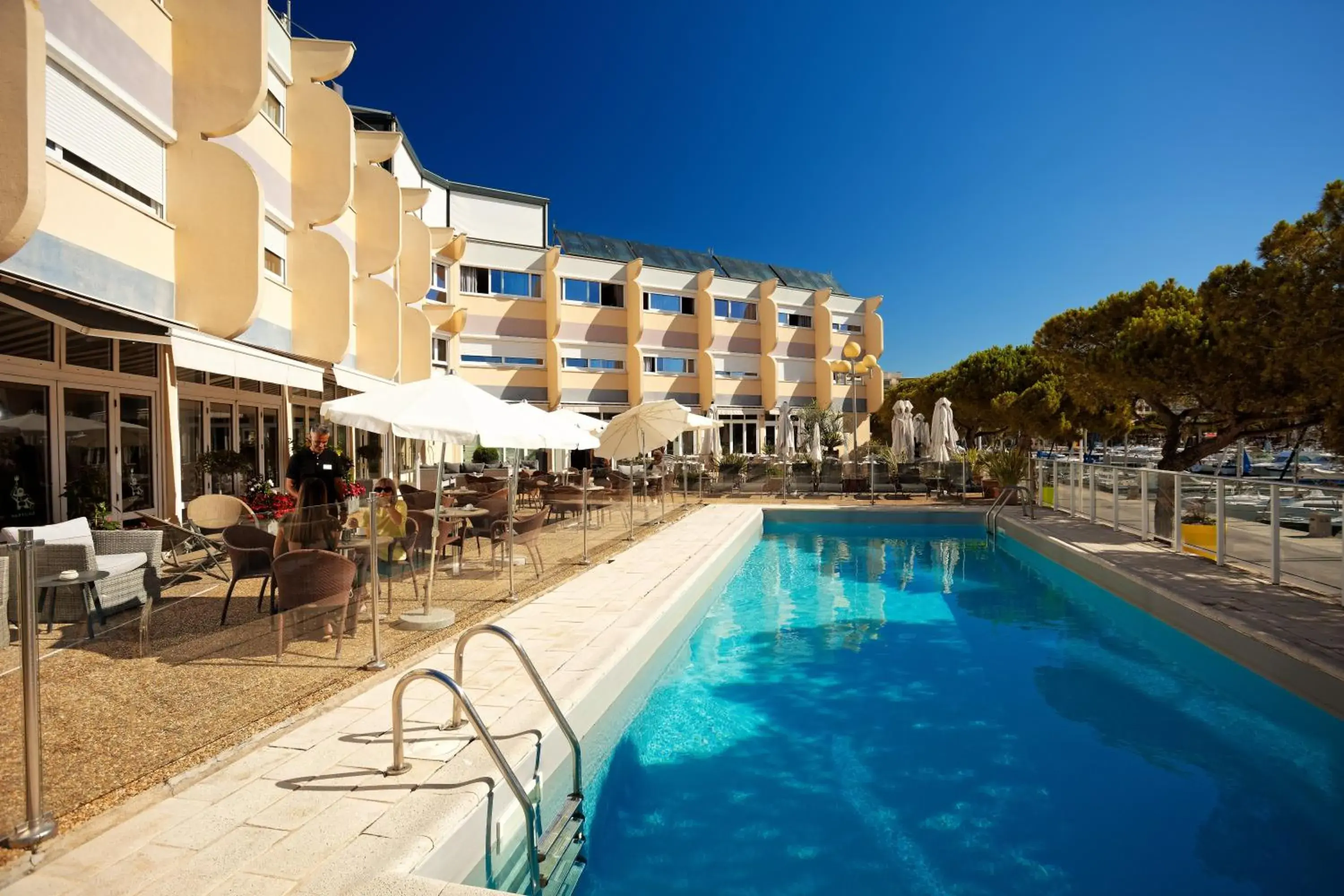 Property building, Swimming Pool in The Originals Boutique, Hôtel Neptune, Montpellier Sud (Inter-Hotel)