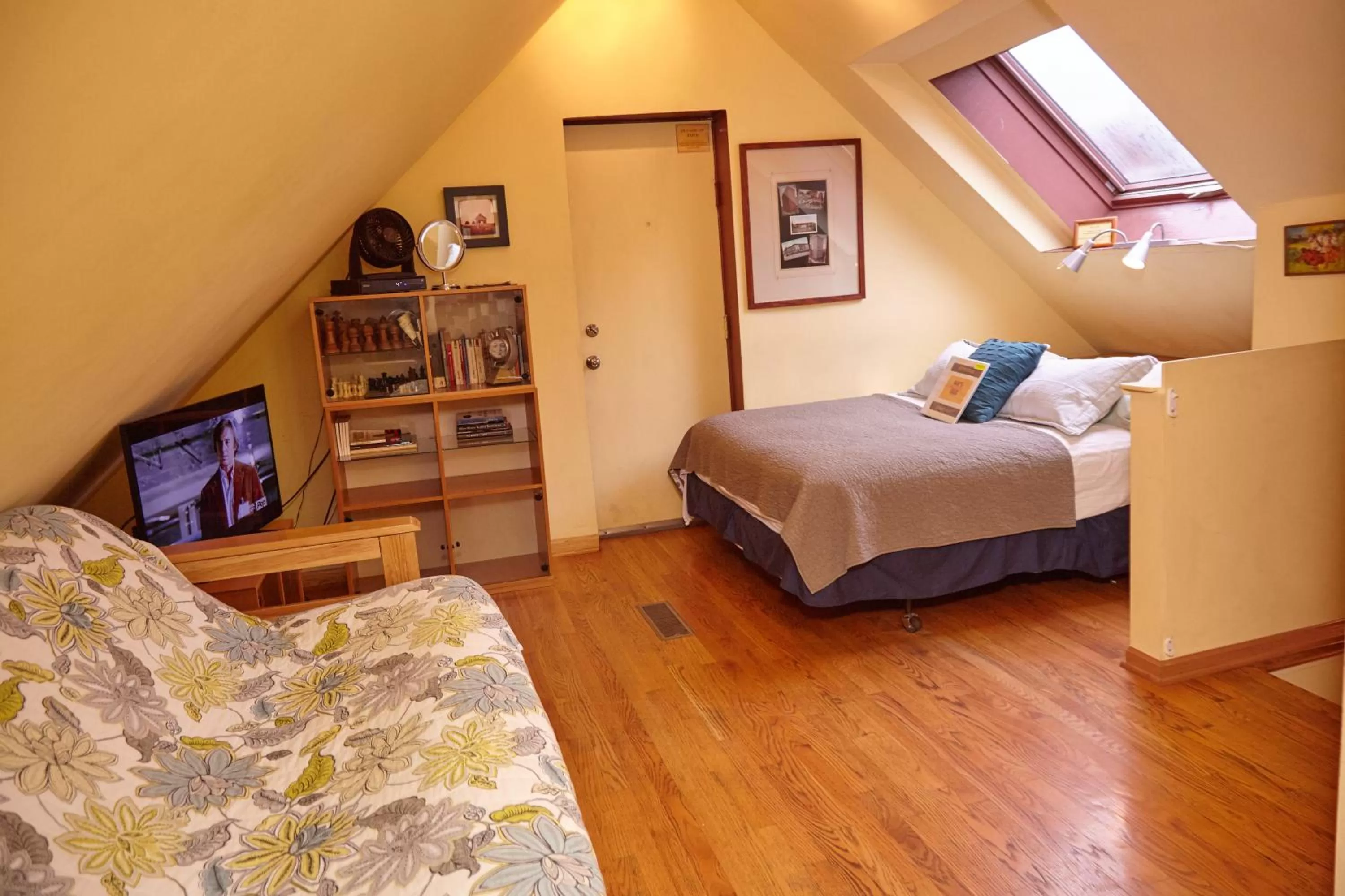 Bedroom, Bed in Ray's Bucktown Bed and Breakfast