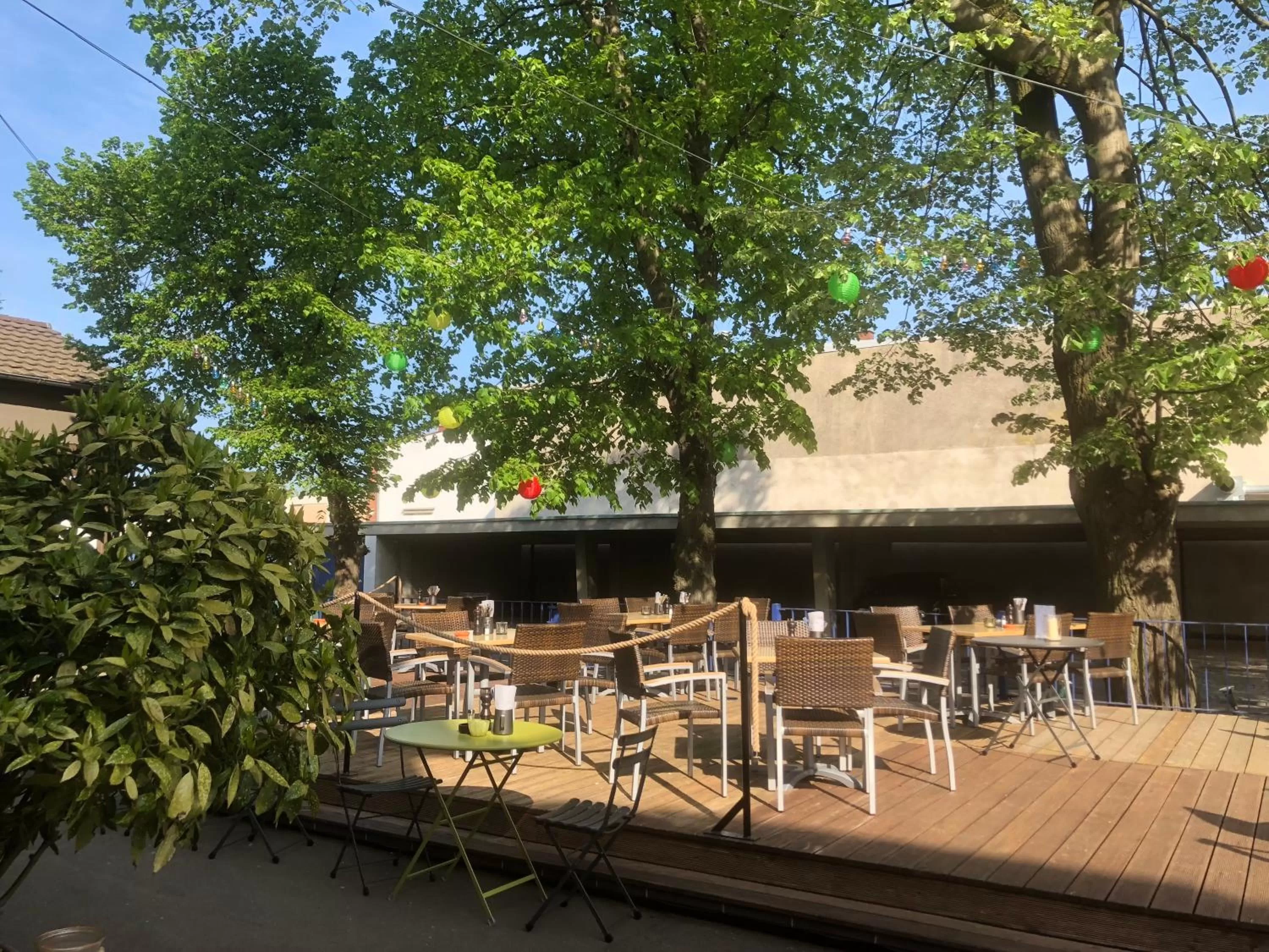 Patio in Hafen 17 Hotel Küche Bar