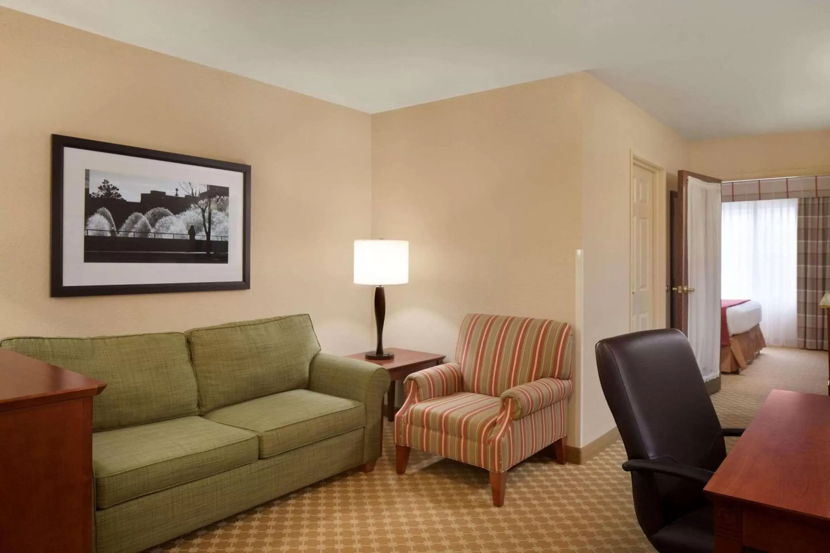 Bedroom, Seating Area in Country Inn & Suites by Radisson, Champaign North, IL
