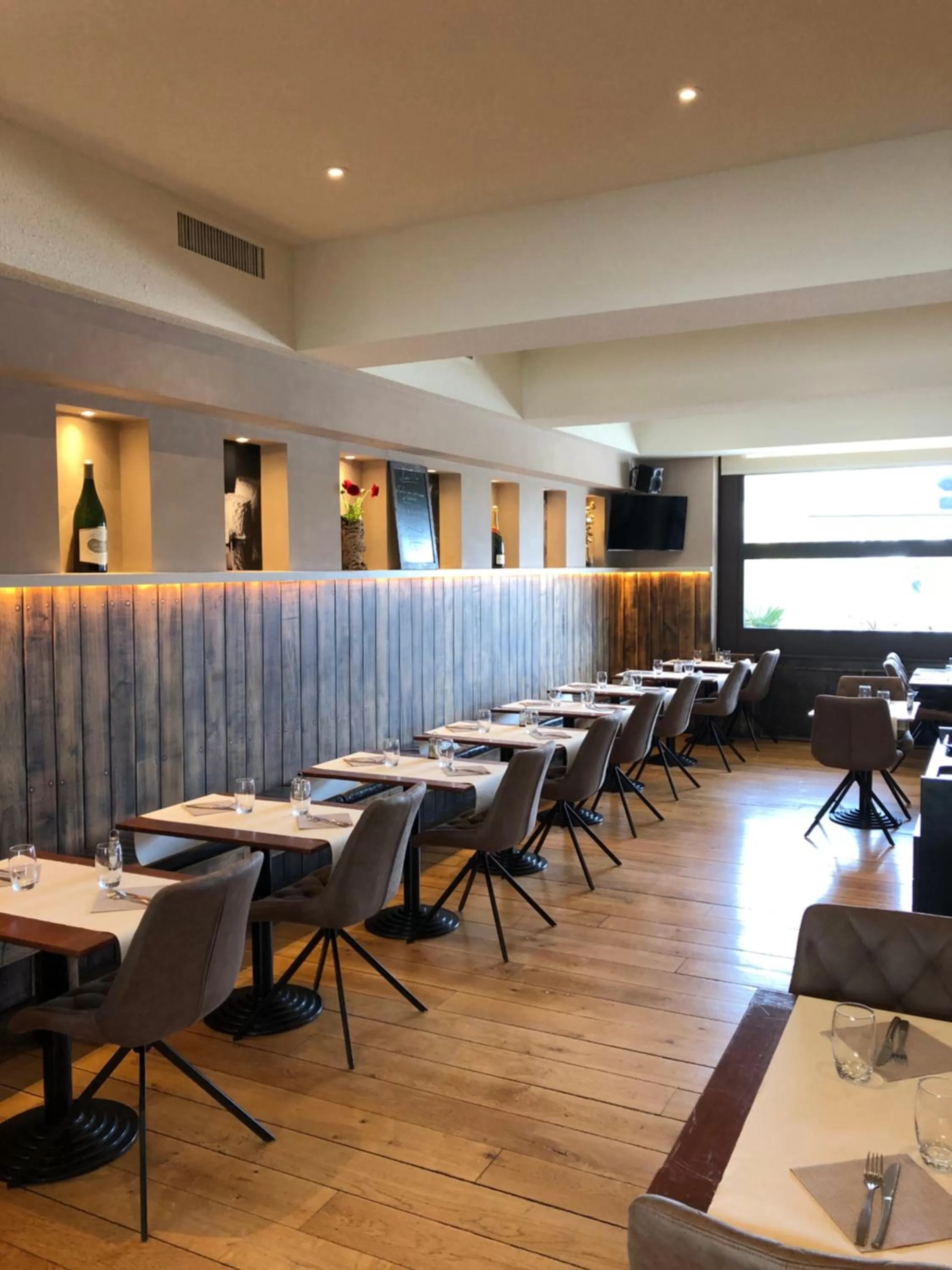 Restaurant/places to eat in Hôtel The Originals City Le Berry - proche centre-ville - Gare - parking - recharge véhicule