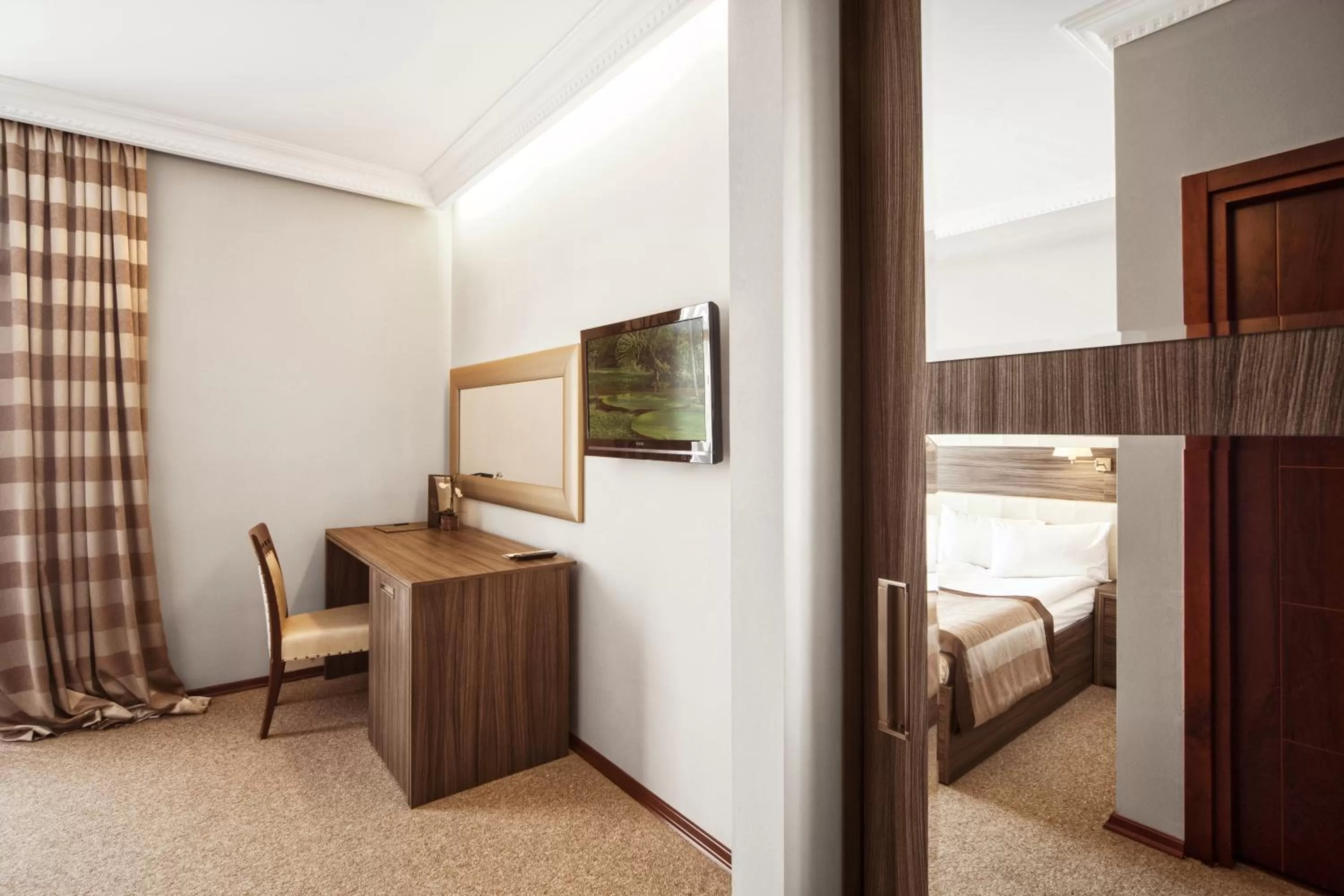 Bedroom, Bed in Cruise Hotel