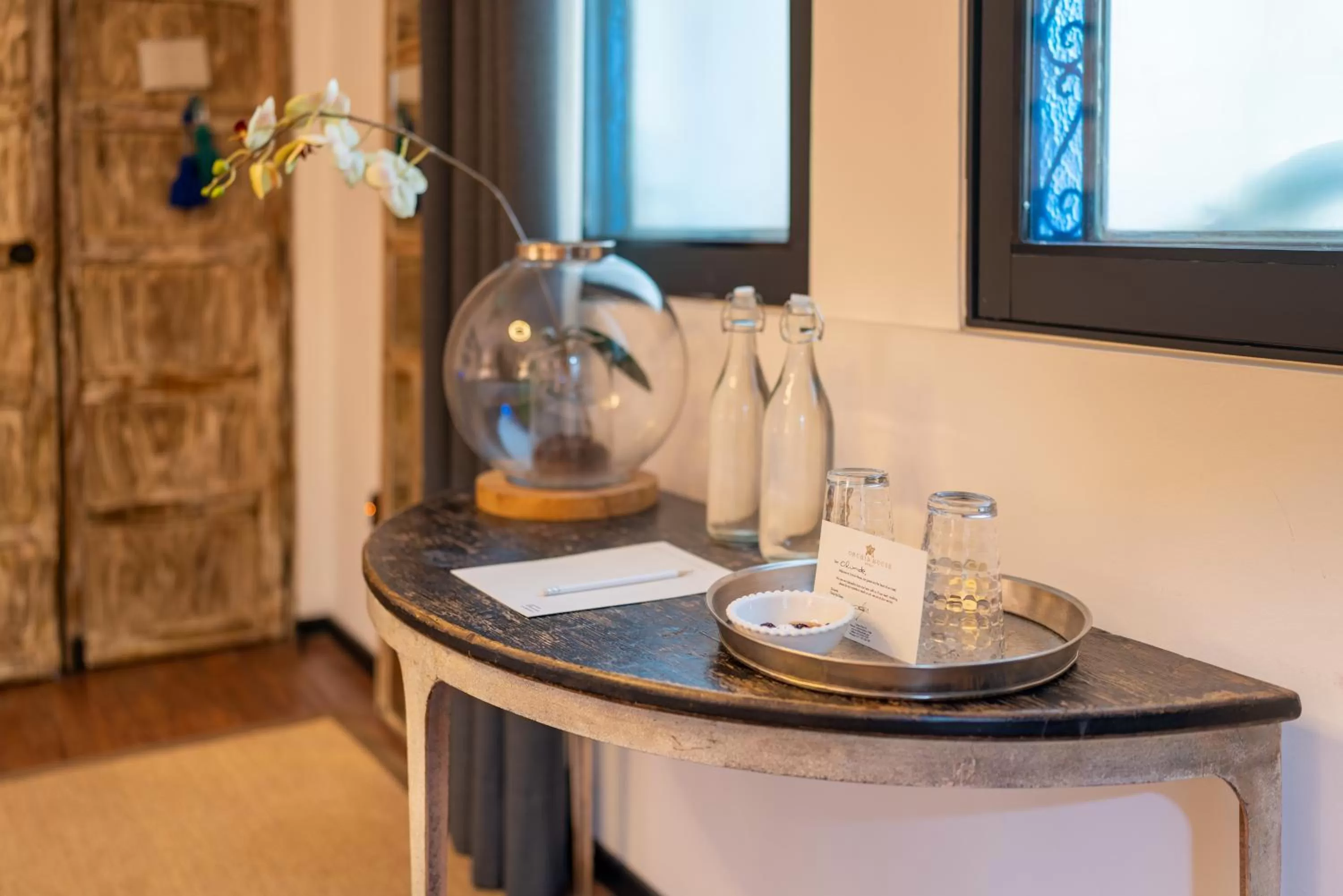 Photo of the whole room in Orchid House Mexico City