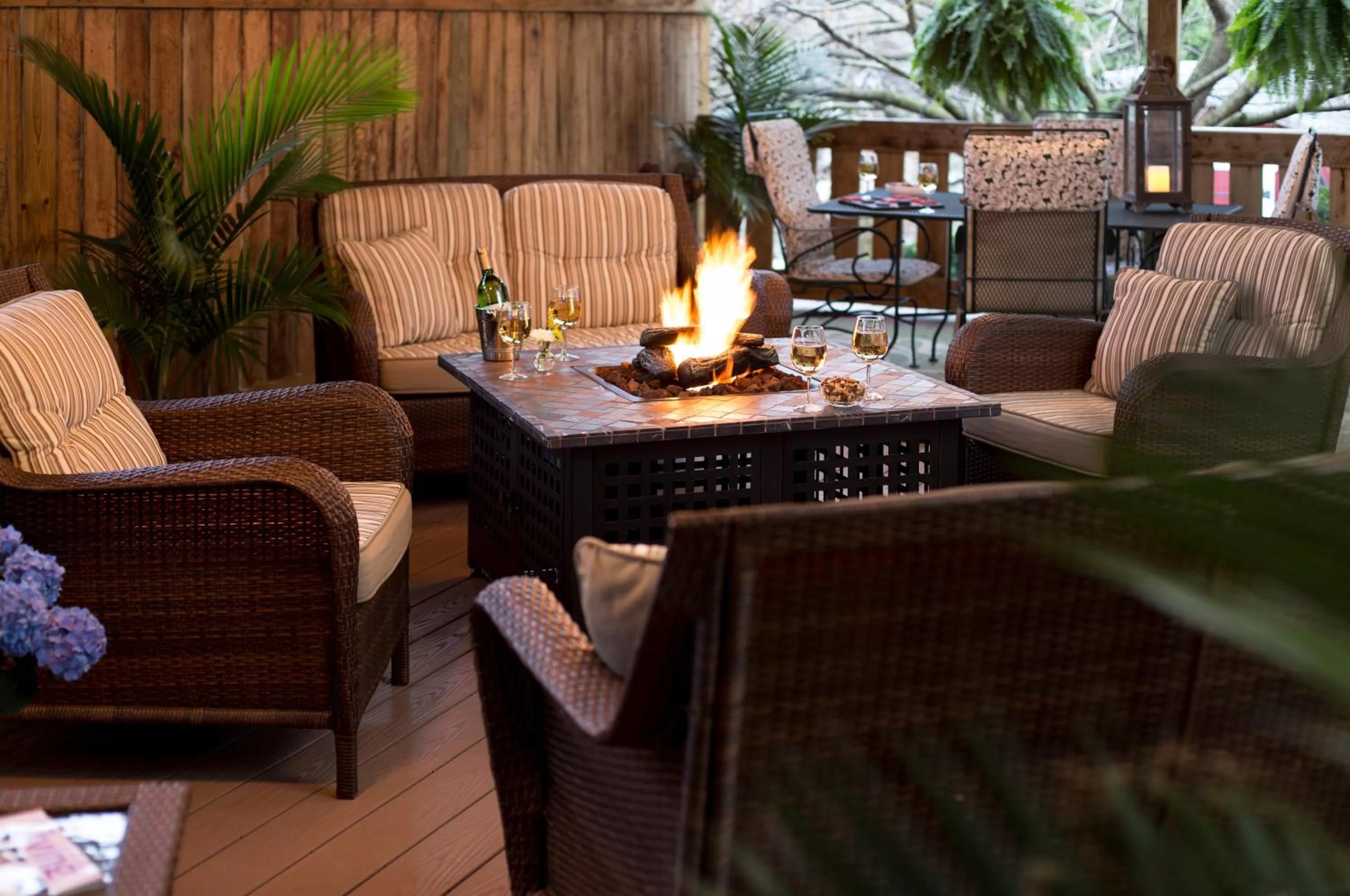 Seating area in 1825 Inn Bed and Breakfast