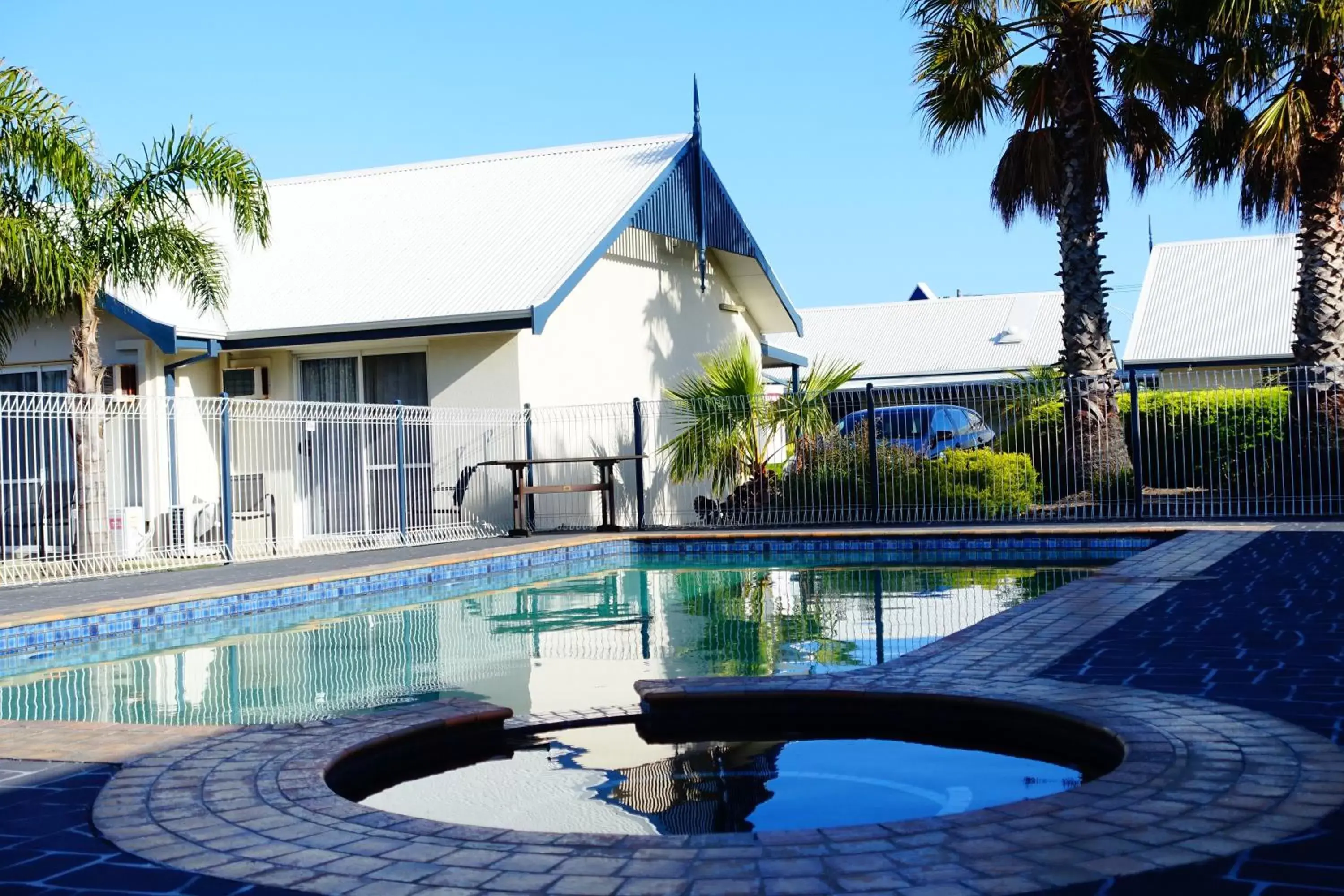 Swimming Pool in Torquay Tropicana Motel