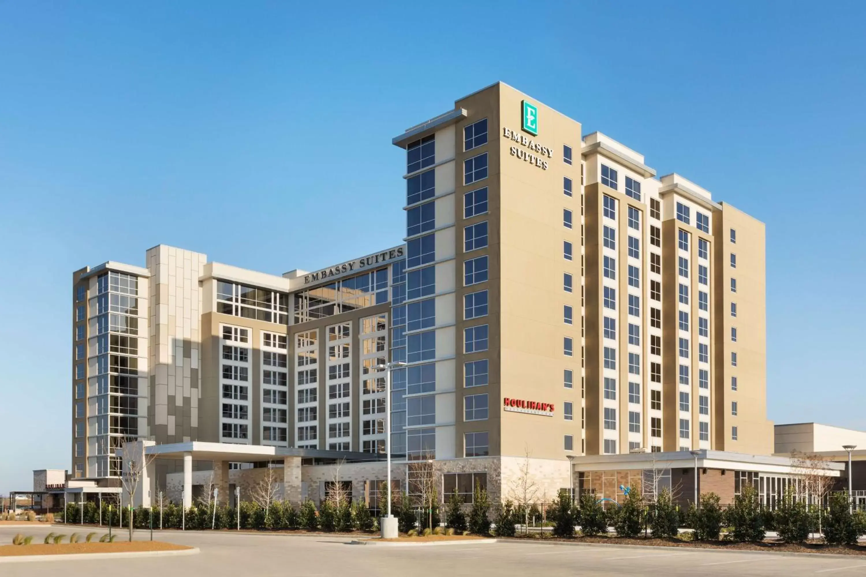 Property Building in Embassy Suites By Hilton Denton Convention Center
