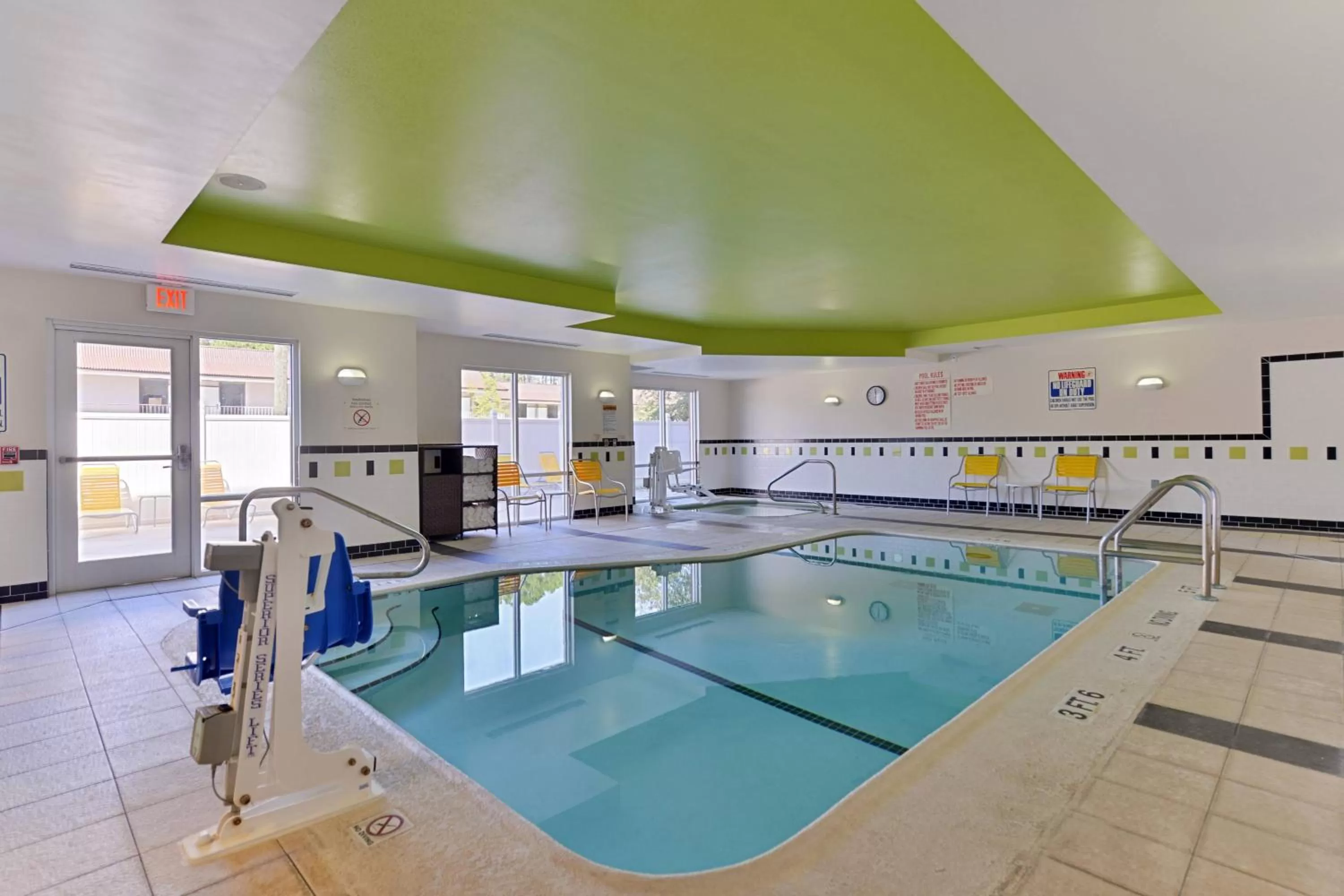 Swimming pool in Fairfield Inn & Suites Kingsland