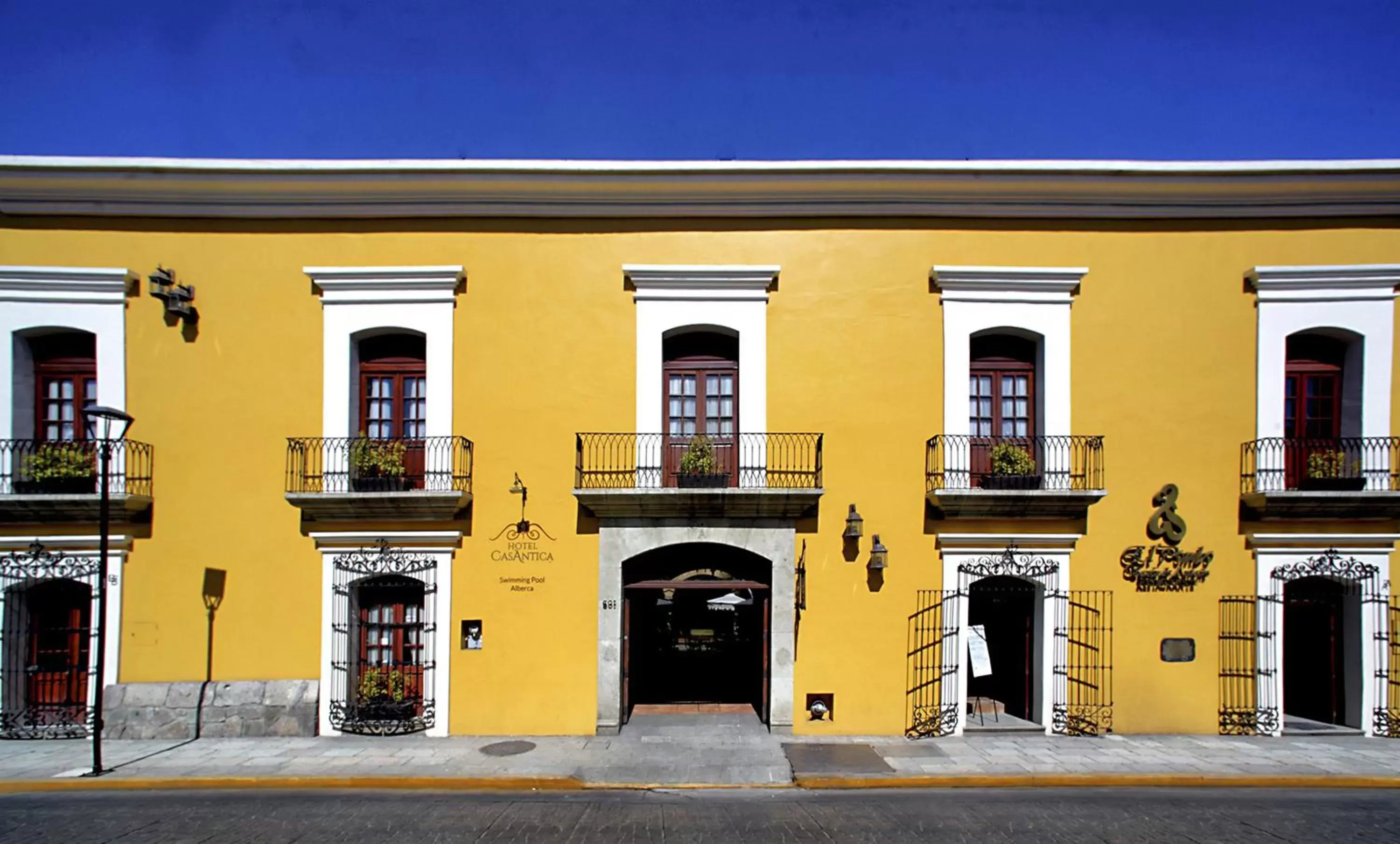 Facade/entrance, Property Building in Hotel CasAntica