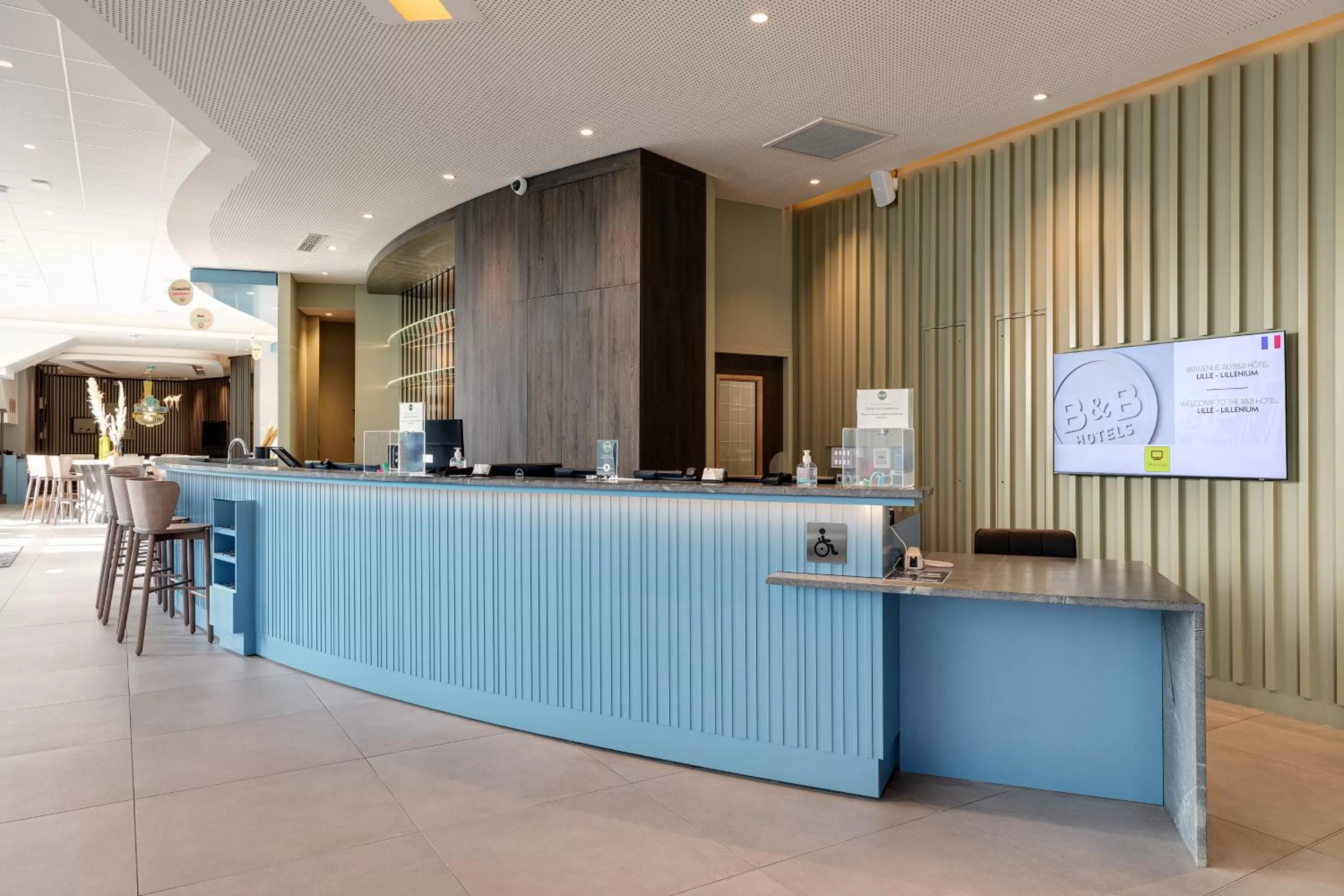 Lobby or reception in B&B HOTEL Lille Lillenium Eurasanté