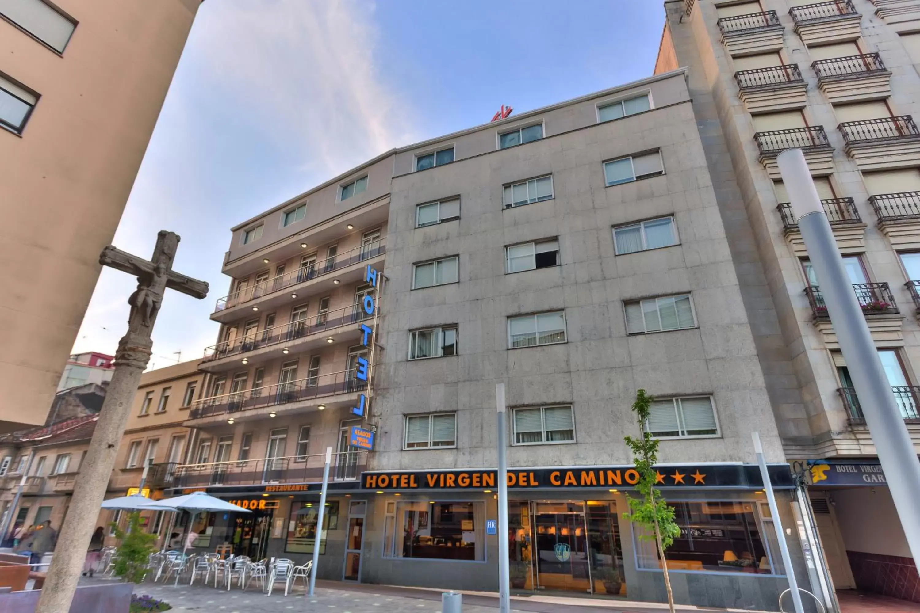 Property Building in Hotel Virgen del Camino Pontevedra