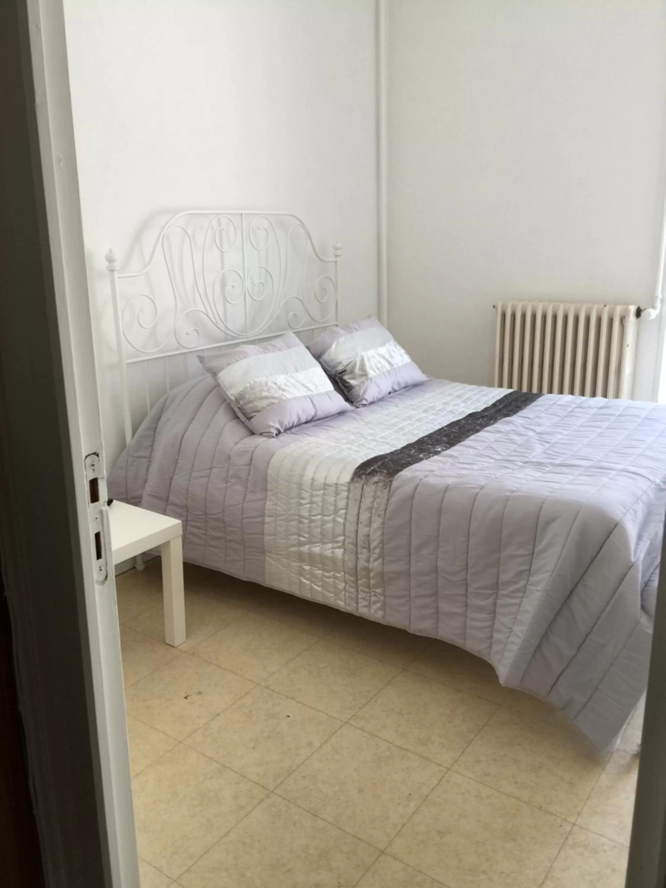 Bed in Hotel Notre Dame