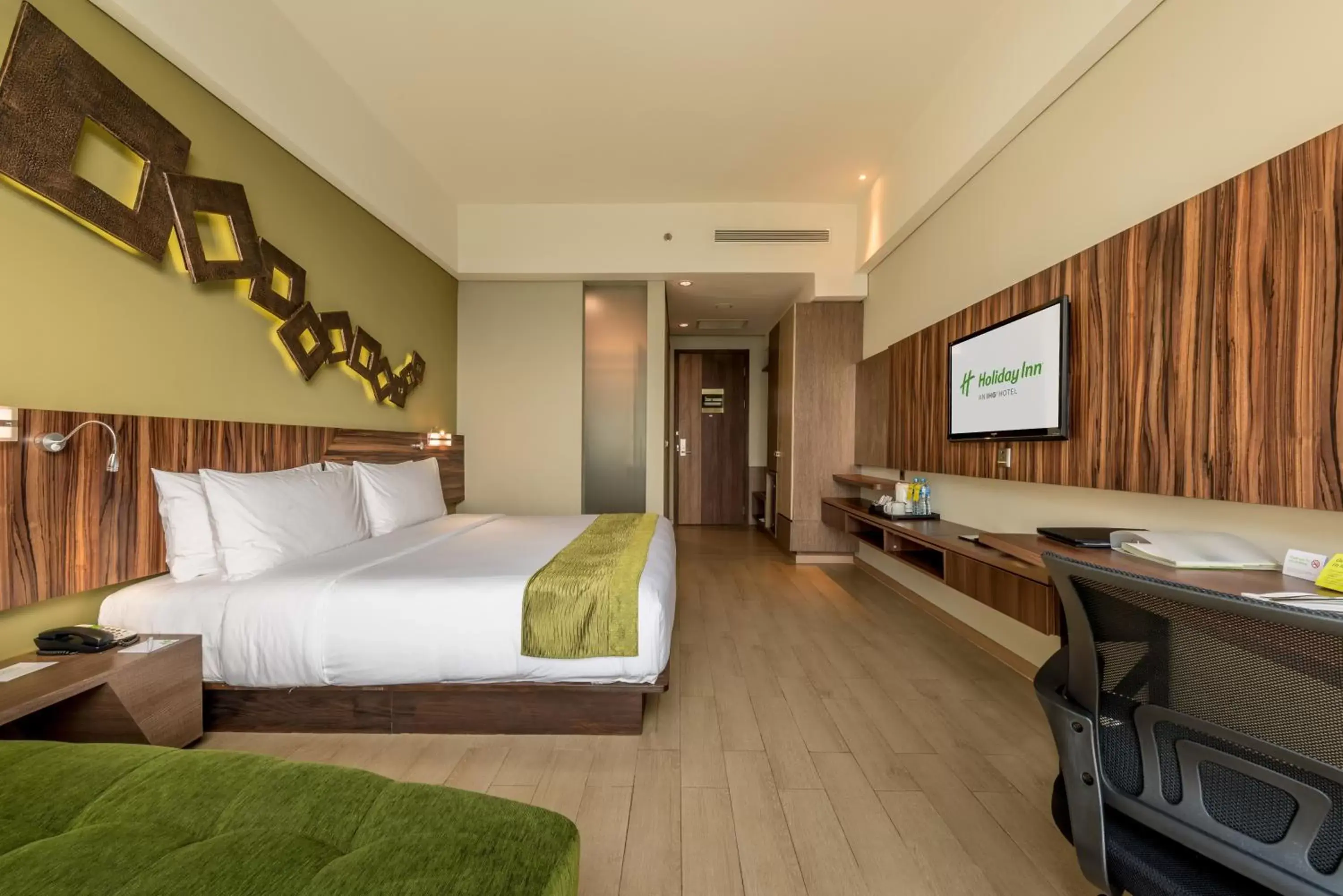 Bed in Holiday Inn Cikarang Jababeka, an IHG Hotel