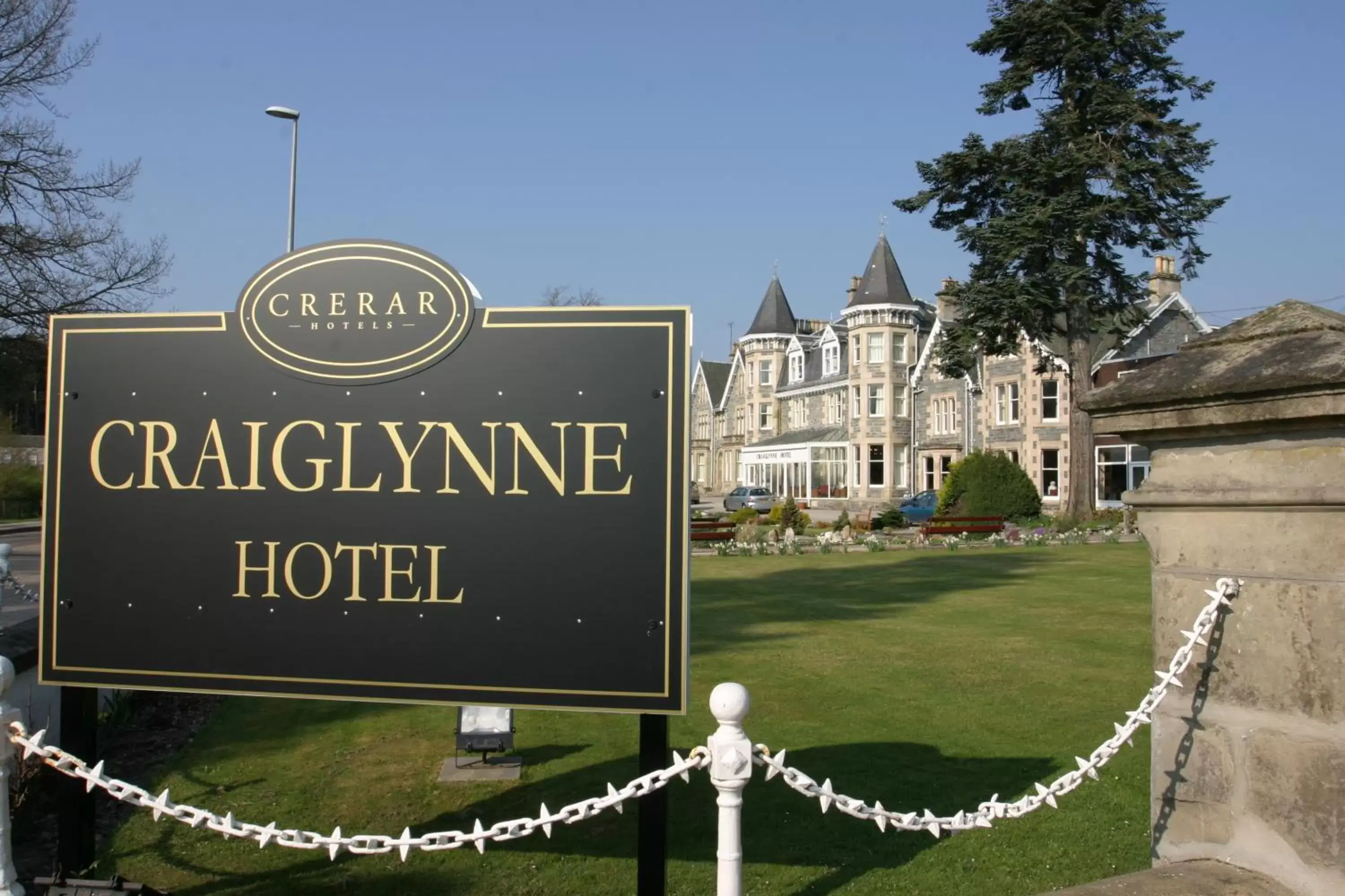 Facade/entrance, Property Building in Craiglynne Hotel