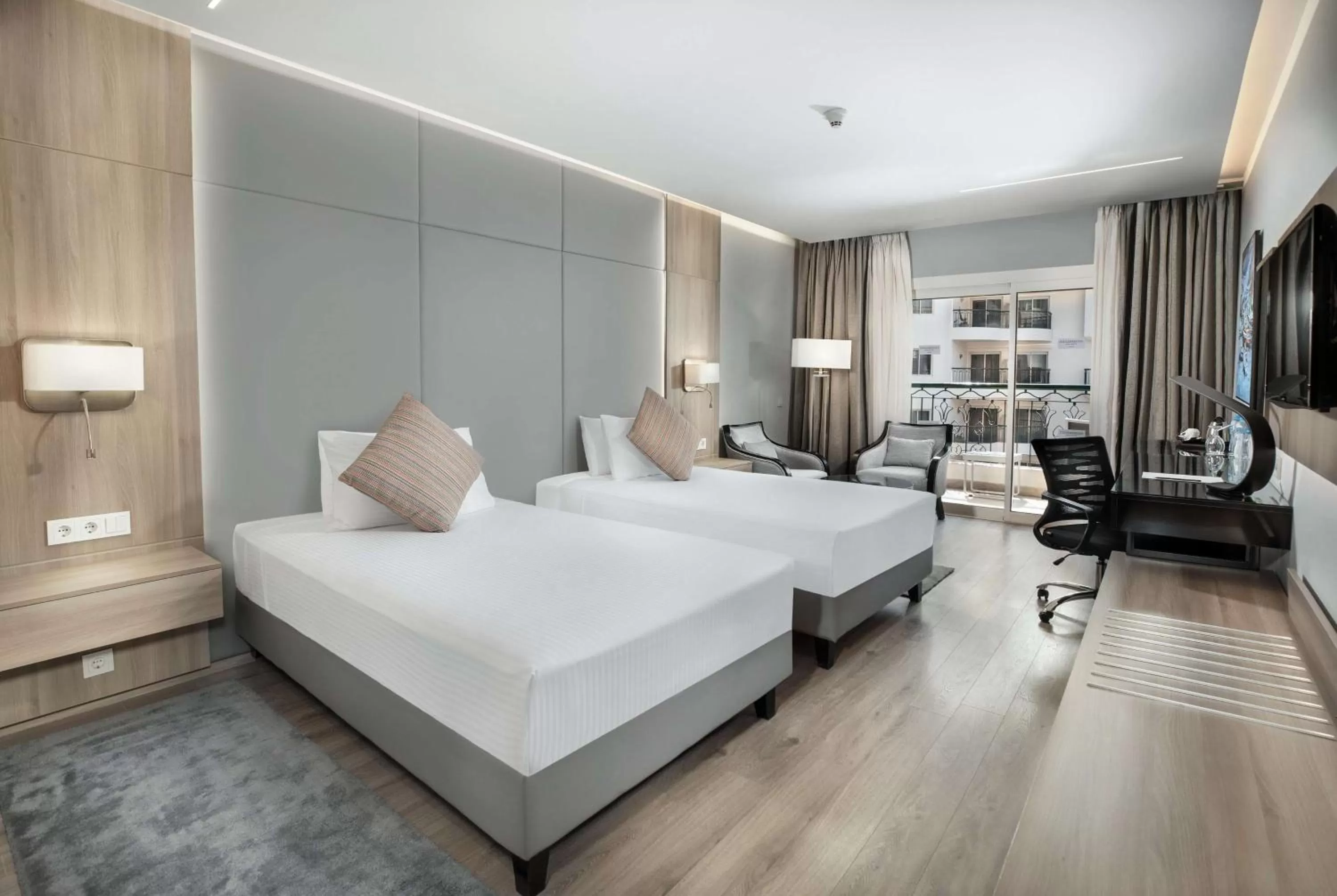 Bedroom, Bed in Steigenberger Nile Palace Luxor - Convention Center