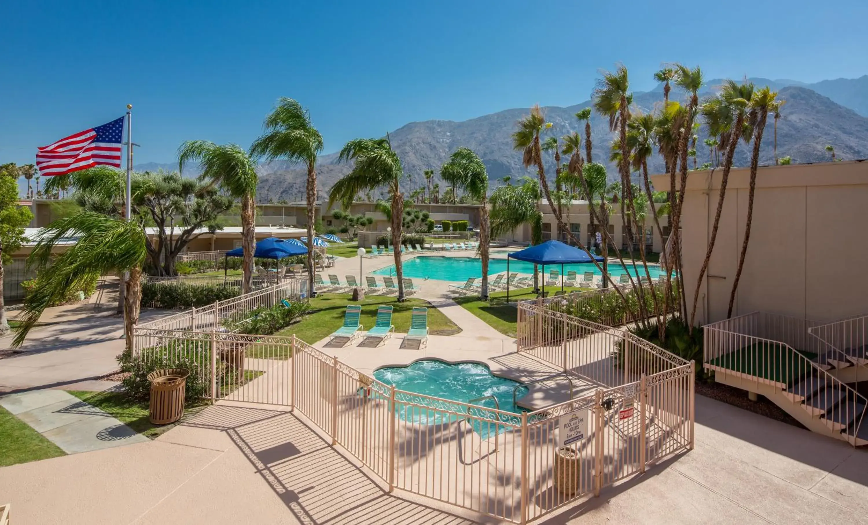 Hot Tub, Pool View in Days Inn by Wyndham Palm Springs