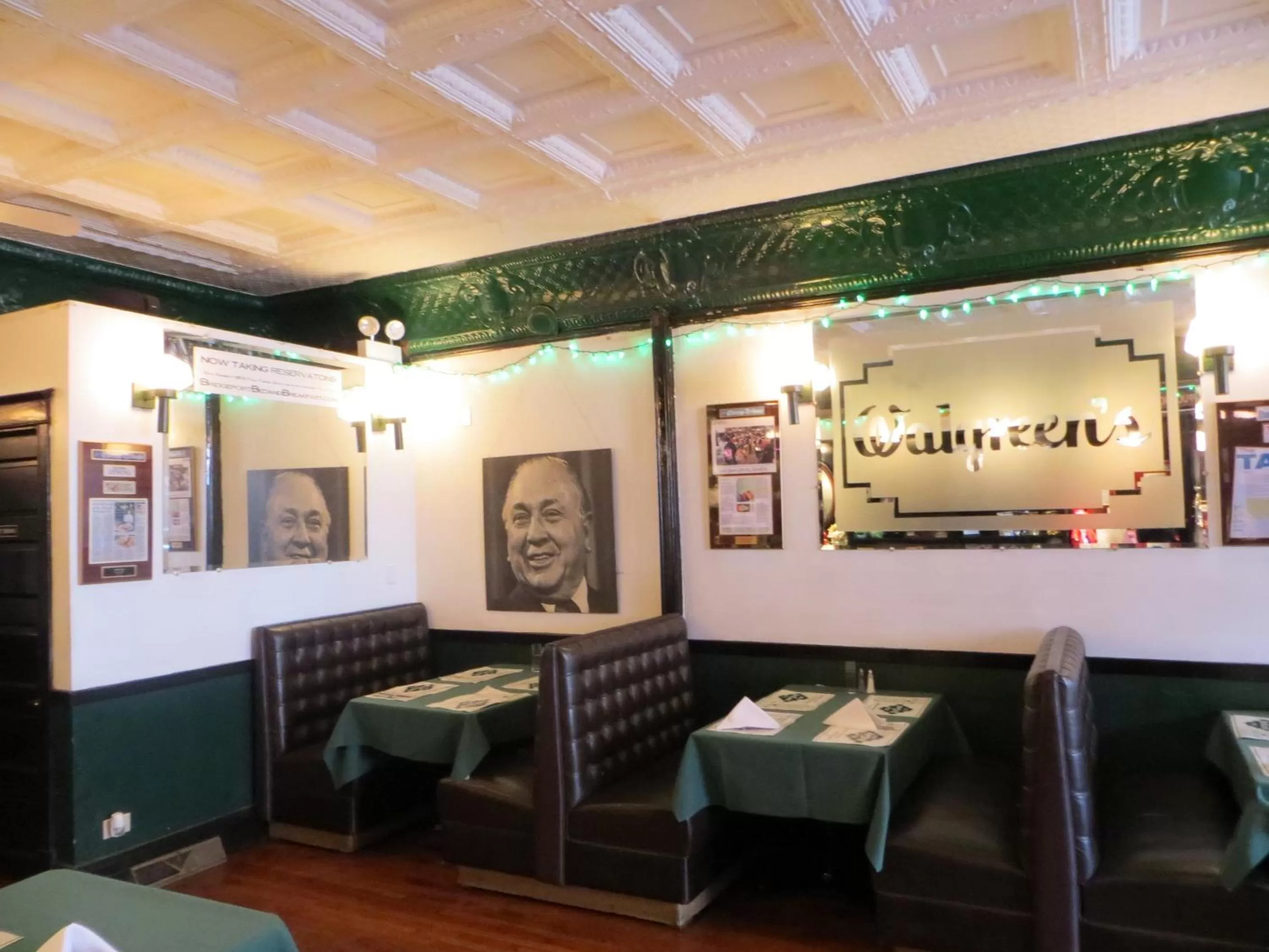 Restaurant/places to eat, Lounge/Bar in The Polo Inn Bridgeport U.S.A.