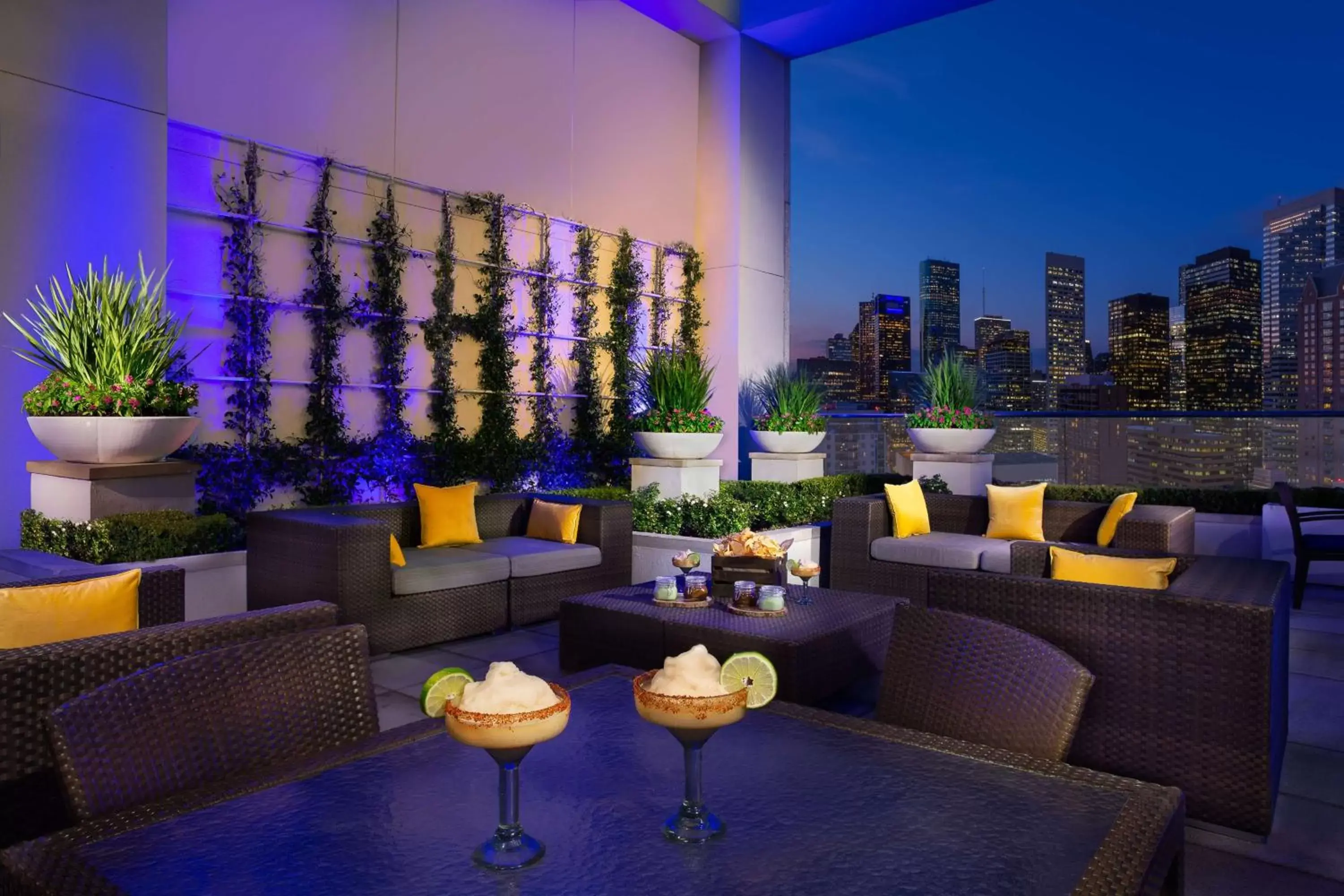 Lounge or bar in Hilton Americas- Houston