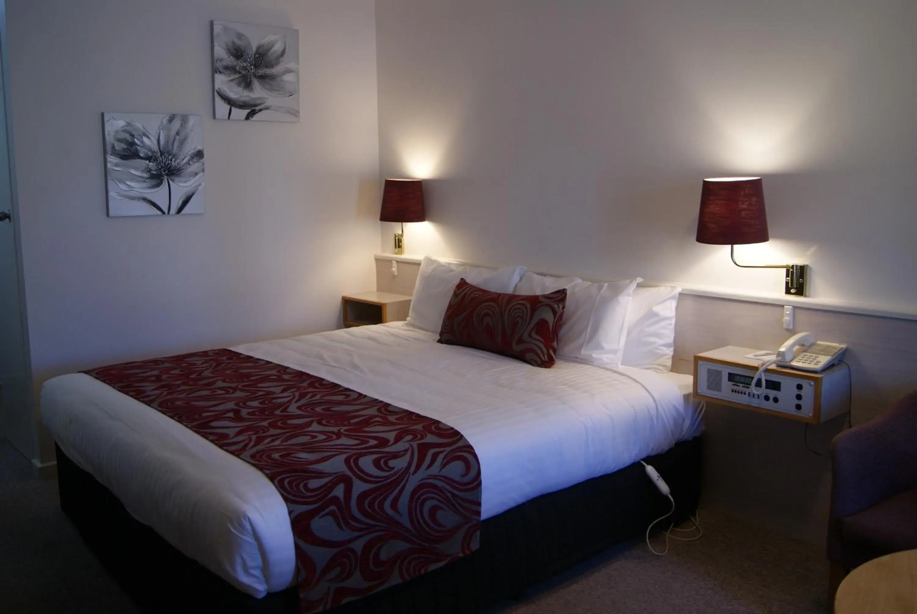 Bed in SureStay Hotel by Best Western The Clarence on Melville