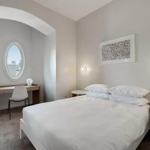 Seating area, Bed in Mint House at The Divine Lorraine Hotel - Philadelphia